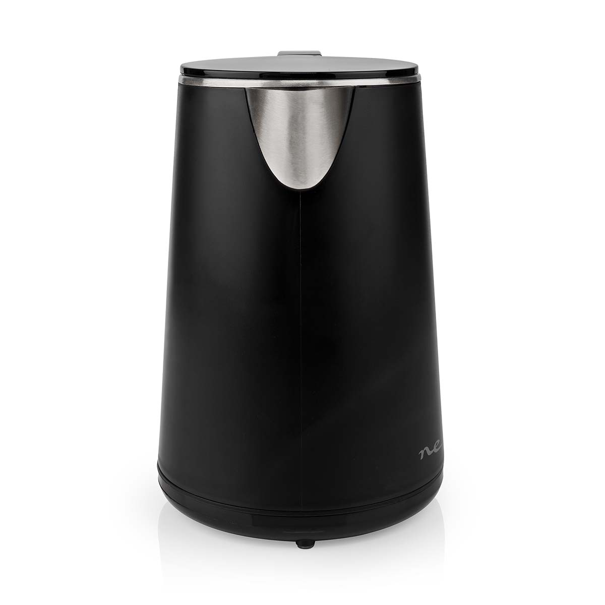 Czarny czajnik elektryczny ze srebrną pokrywą. Czajnik stoi na białej powierzchni.