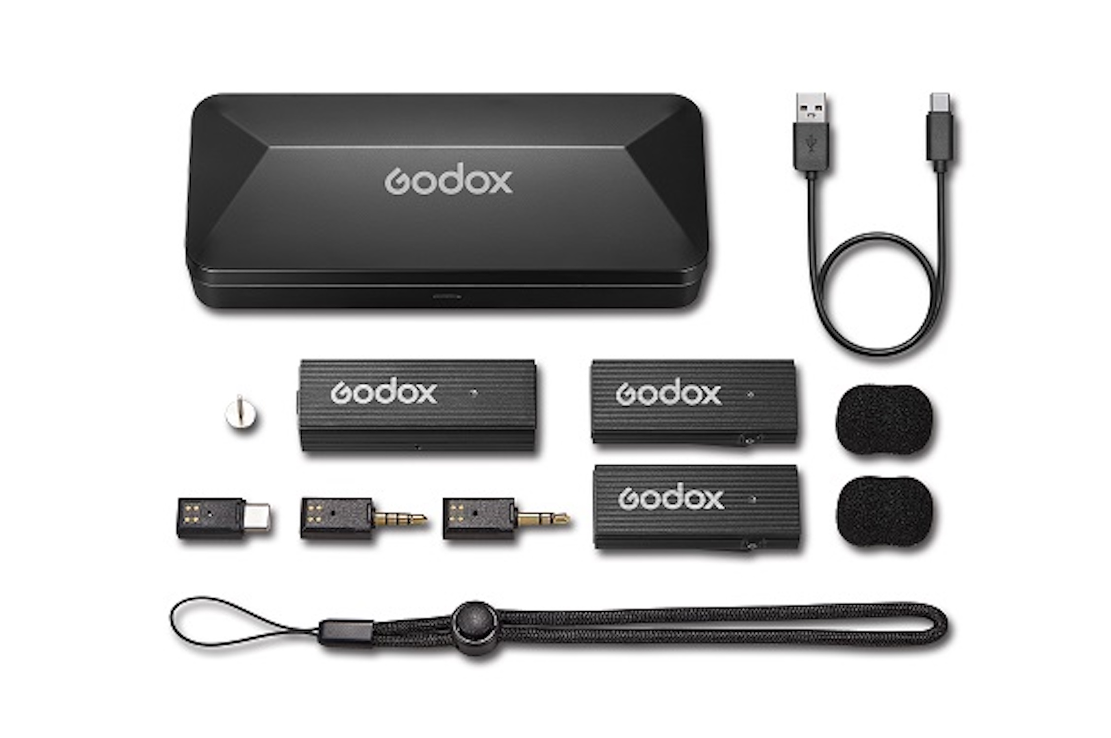 Kit de microphones Godox noirs. Comprend étui, émetteurs, récepteurs, câbles et micros.