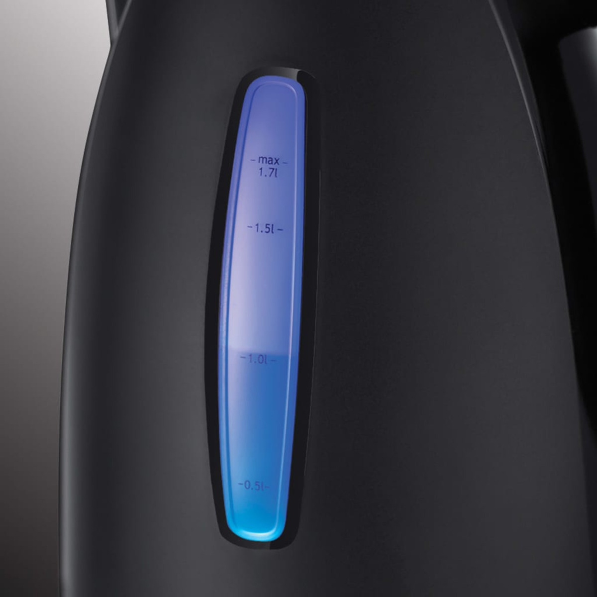 Hervidor eléctrico negro con indicador de nivel de agua azul. Muestra el nivel máximo y mínimo.