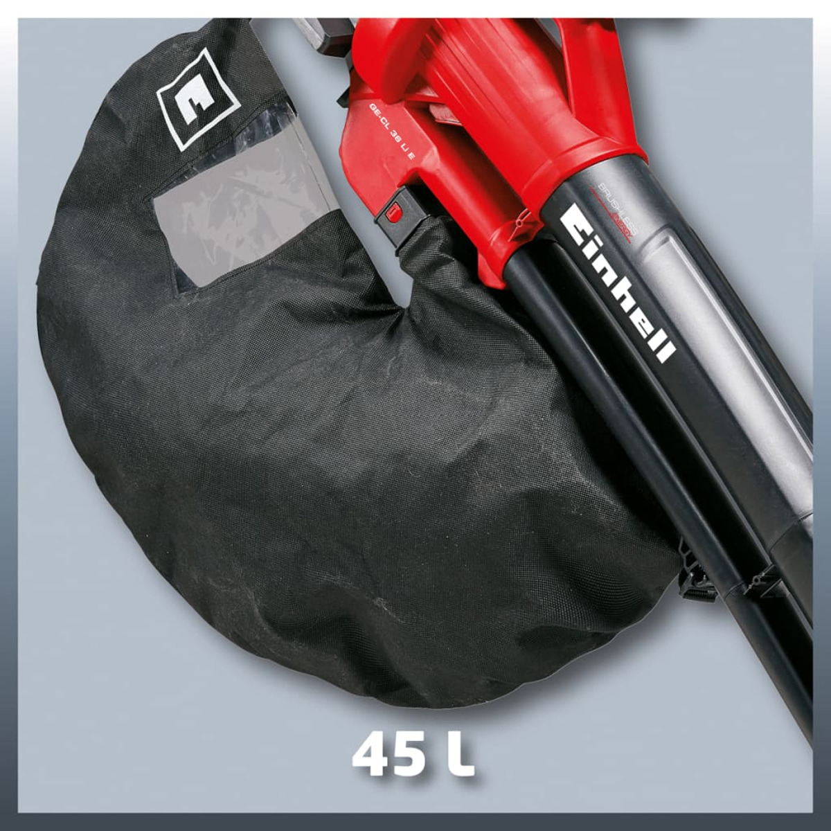 Schwarzes Laubgebläse mit einem Beutel und dem Text '45 L'. Es scheint neu zu sein.
