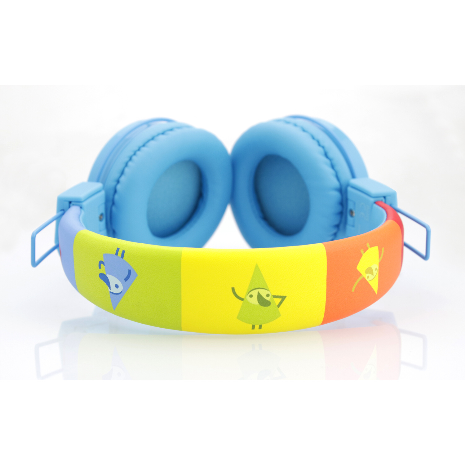 Blaue Kinderkopfhörer mit buntem Kopfband mit Cartoonfiguren.