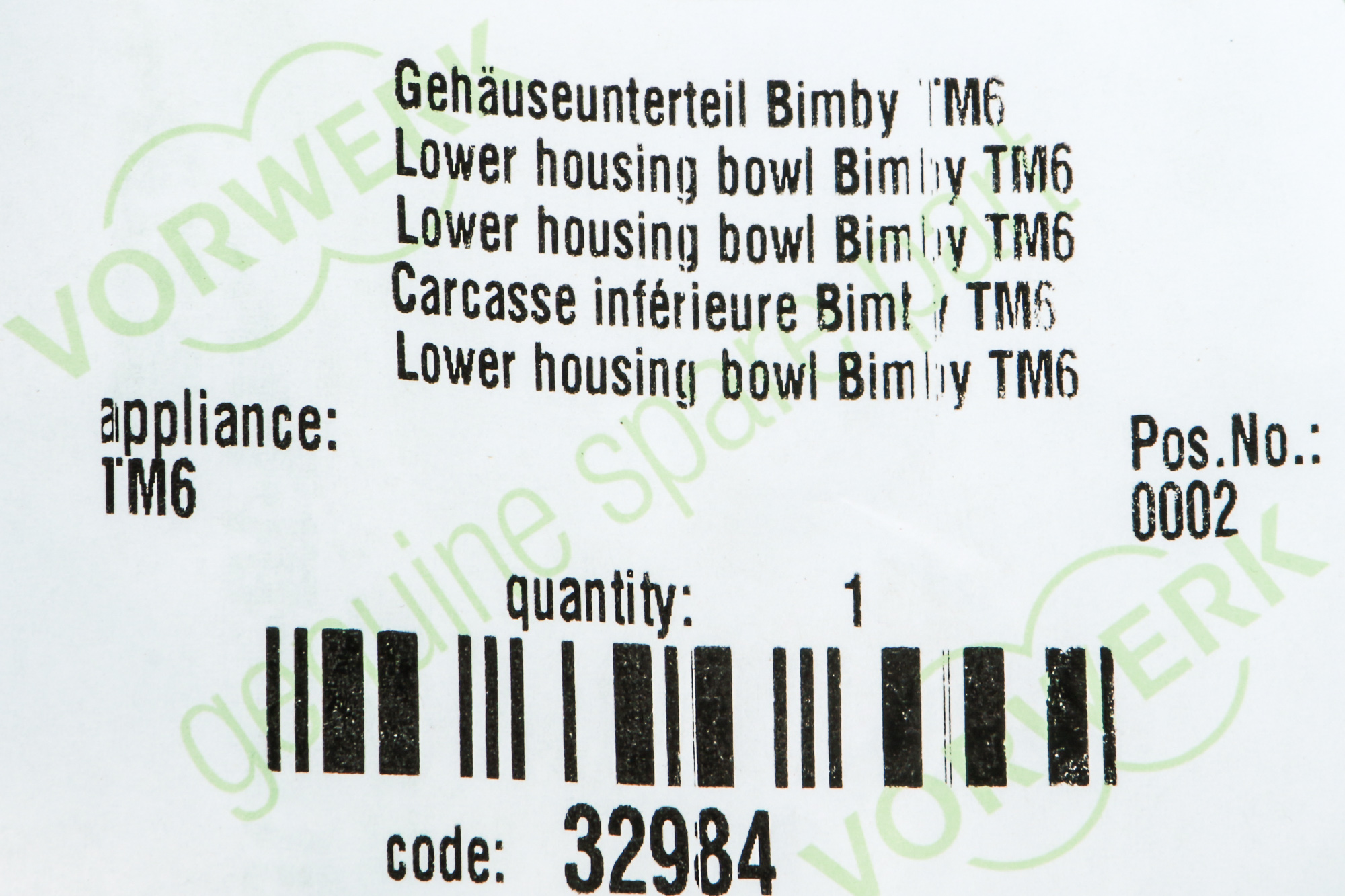 Ein Etikett mit Produktdetails, einschließlich Text auf Deutsch, einem Barcode und dem Code: 32984.