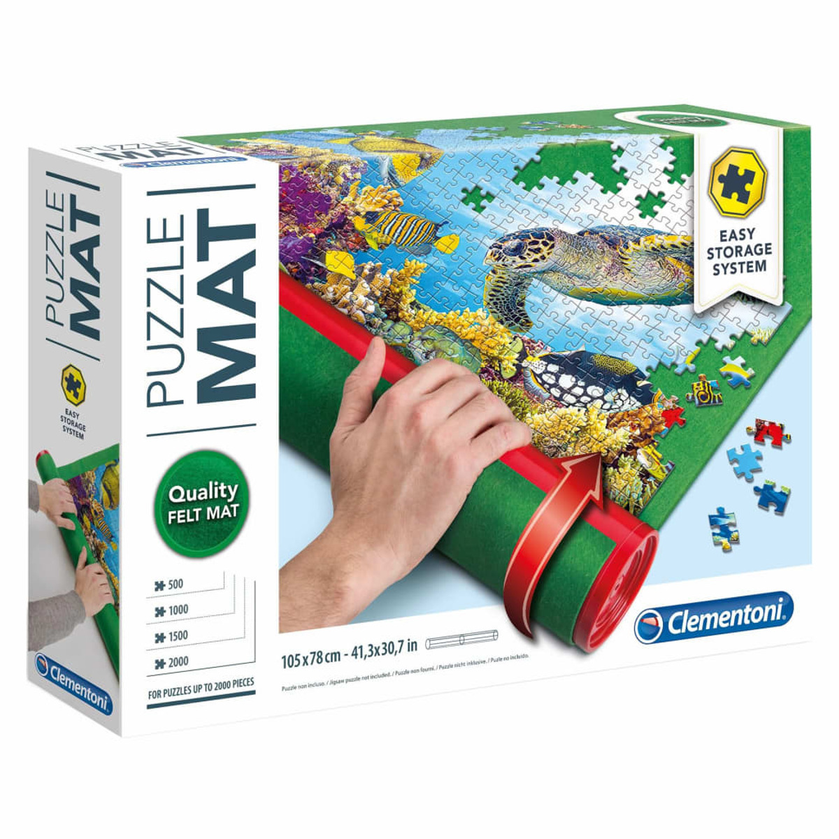 Puzzlematte mit einem Puzzle in Arbeit und einer Hand, die es rollt, weißer Hintergrund.