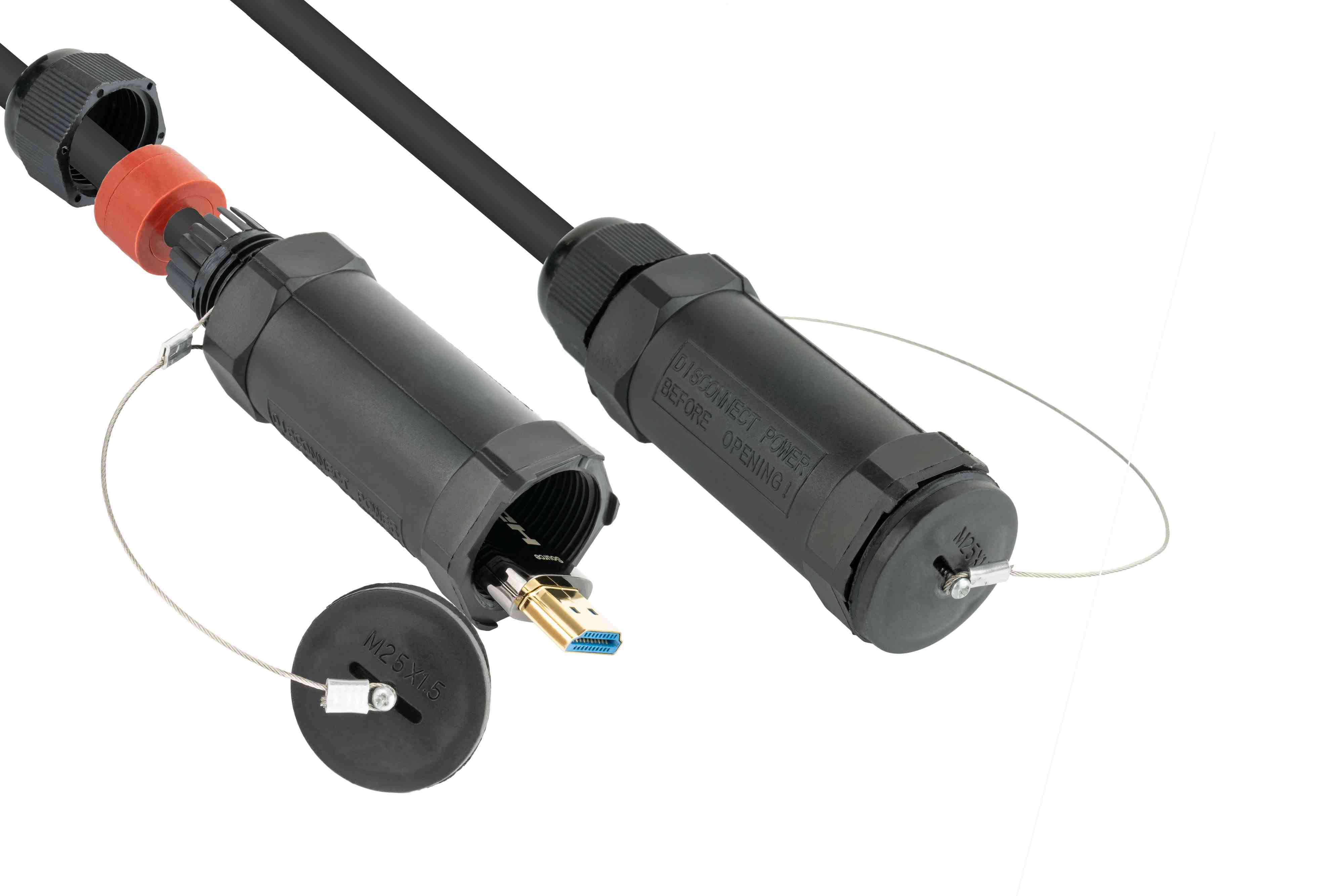 Offener schwarzer wasserdichter Stecker mit Kabel. Details der Verbindungsteile.