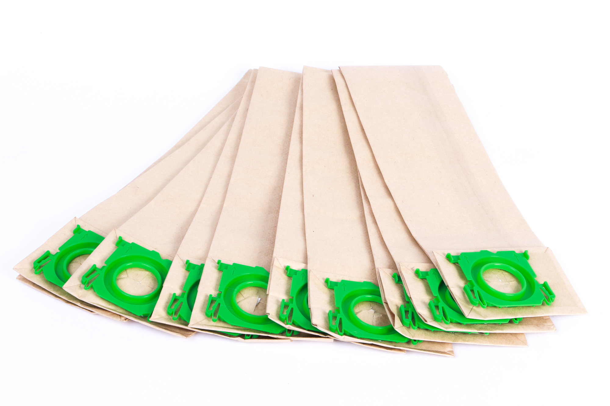 Eine Gruppe von Staubsaugerbeuteln mit grünen Kunststoffringen, angeordnet auf weißem Hintergrund.