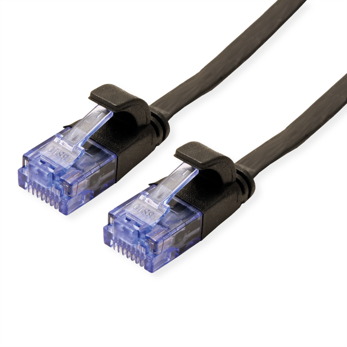 Twee zwarte ethernetkabels met blauwe connectoren, op een witte achtergrond.