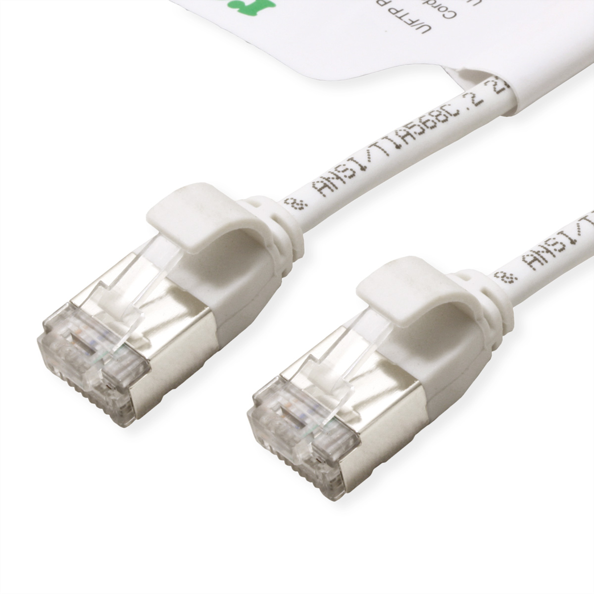 Zwei weiße Ethernet-Kabel mit silbernen Steckern, auf weißem Hintergrund.