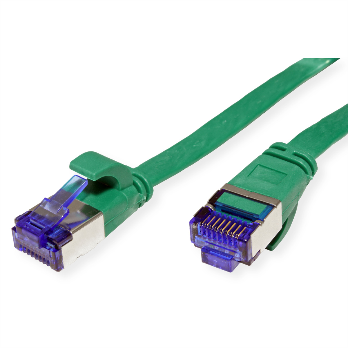 Grünes Ethernet-Kabel mit blauen Steckern, Nahaufnahme auf weißem Hintergrund.