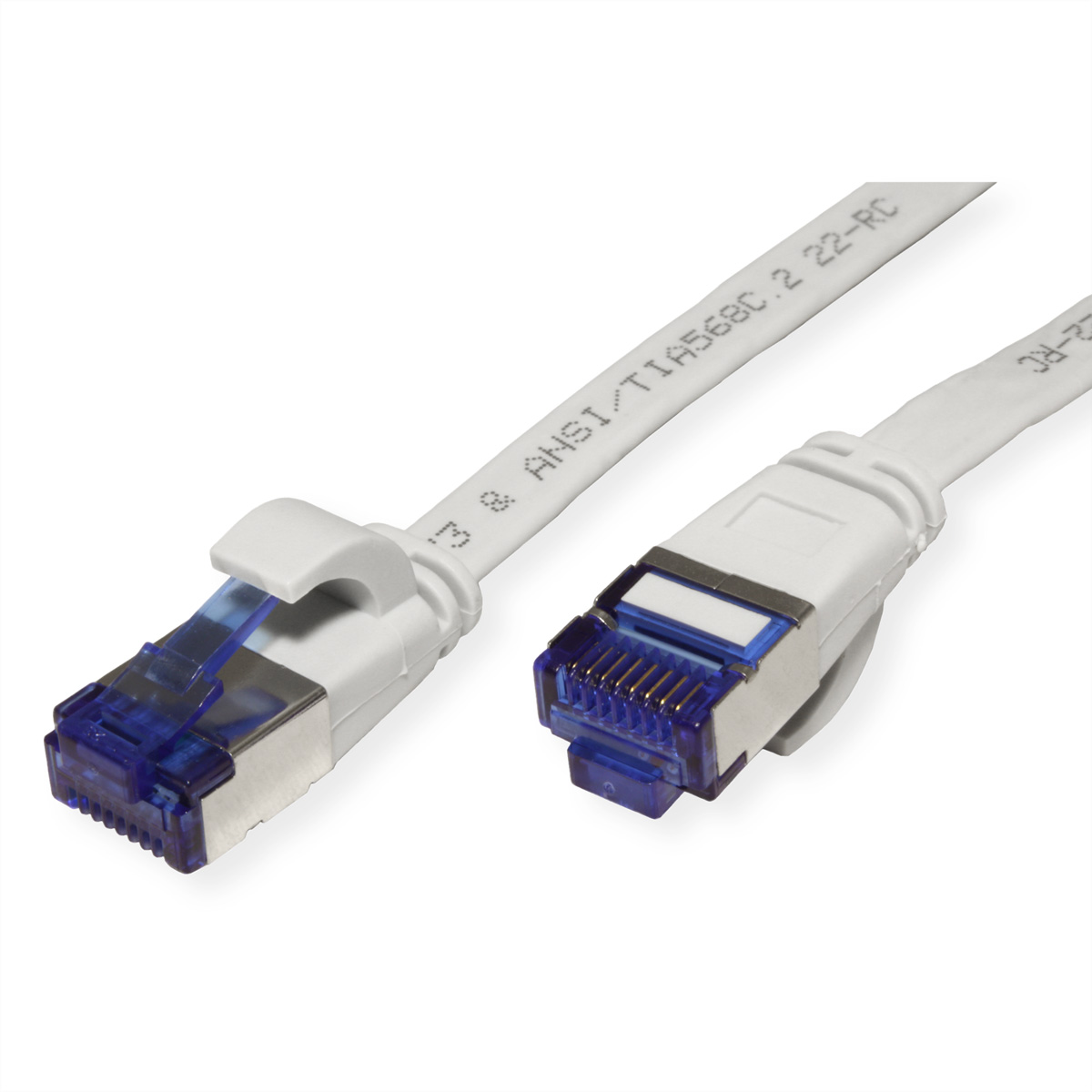 Biały kabel sieciowy z niebieskimi złączami, zbliżenie na końcówki.