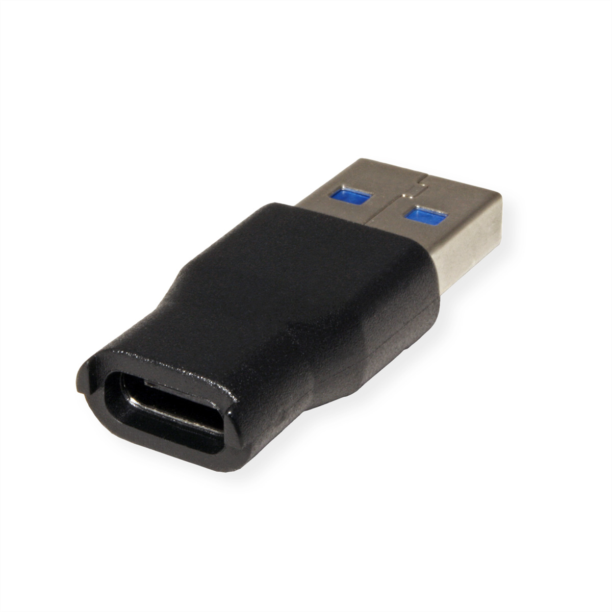 Schwarzer USB-C-zu-USB-Adapter, das Ende mit blauen Anschlüssen. Weißer Hintergrund.