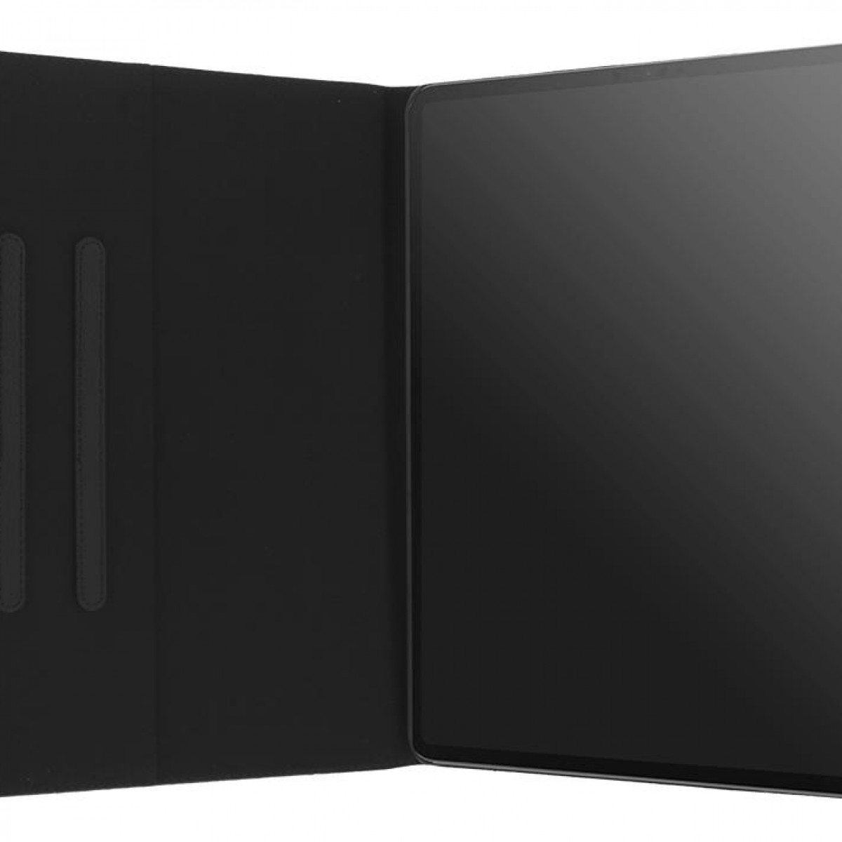 Ein schwarzes Tablet in einem schwarzen Folio-Case, geöffnet auf weißem Hintergrund.