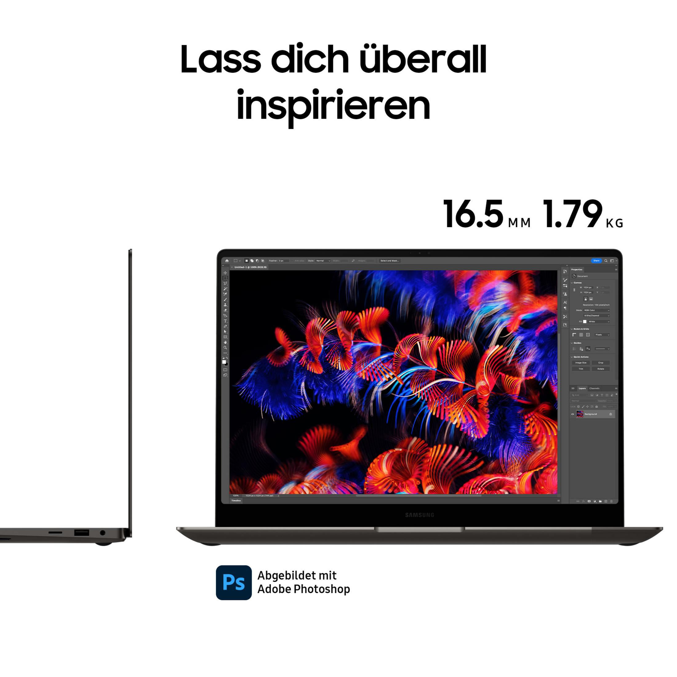Un laptop con software di fotoritocco, con testo in tedesco e specifiche tecniche.