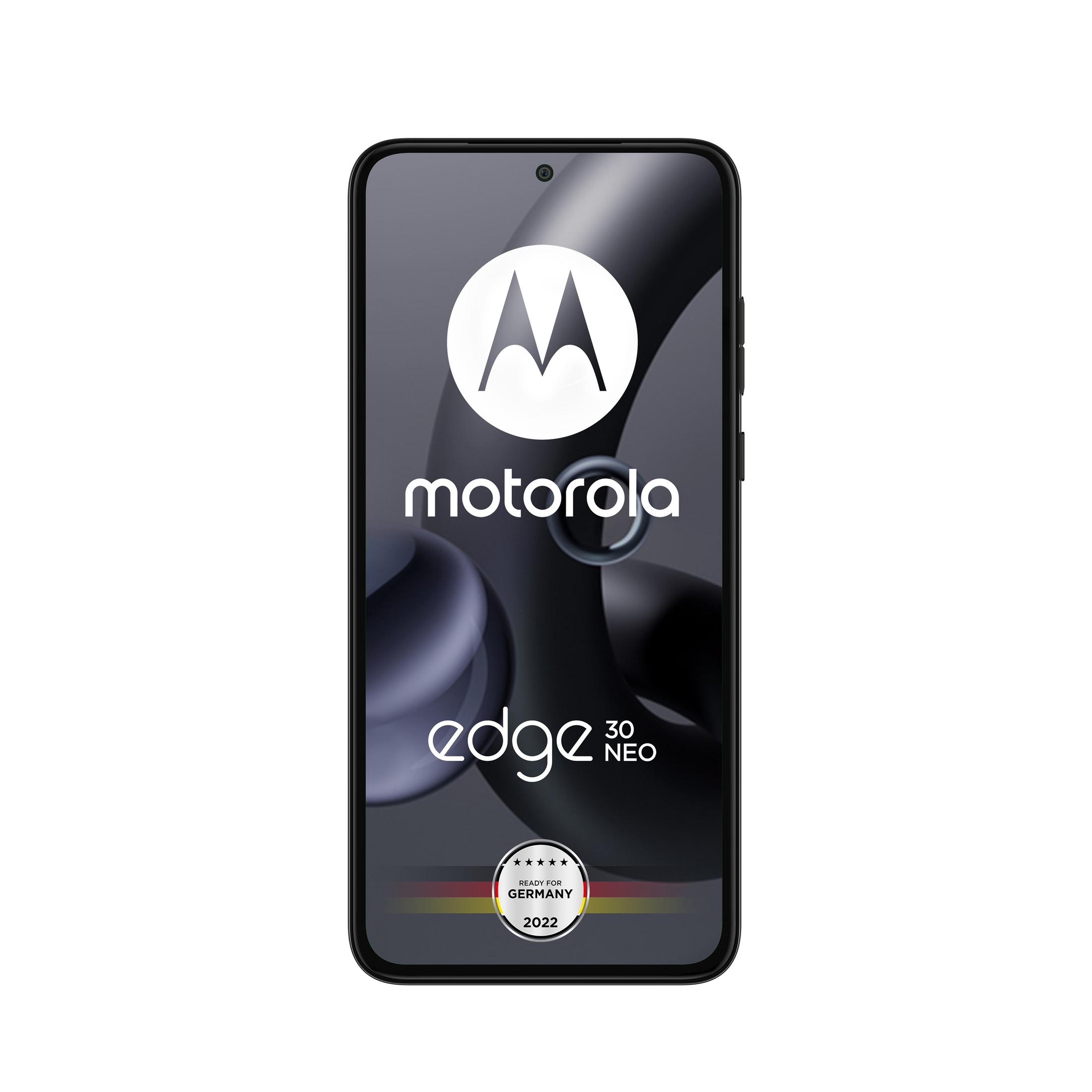 Motorola Edge 30 Neo smartphone, zwart, met het Motorola-logo en tekst op het scherm.