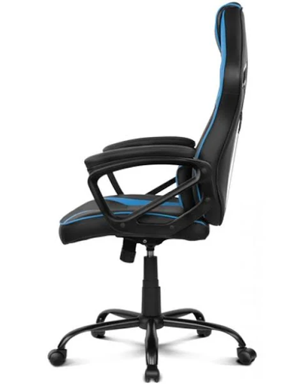 Una silla de juego negra y azul de perfil contra un fondo blanco.