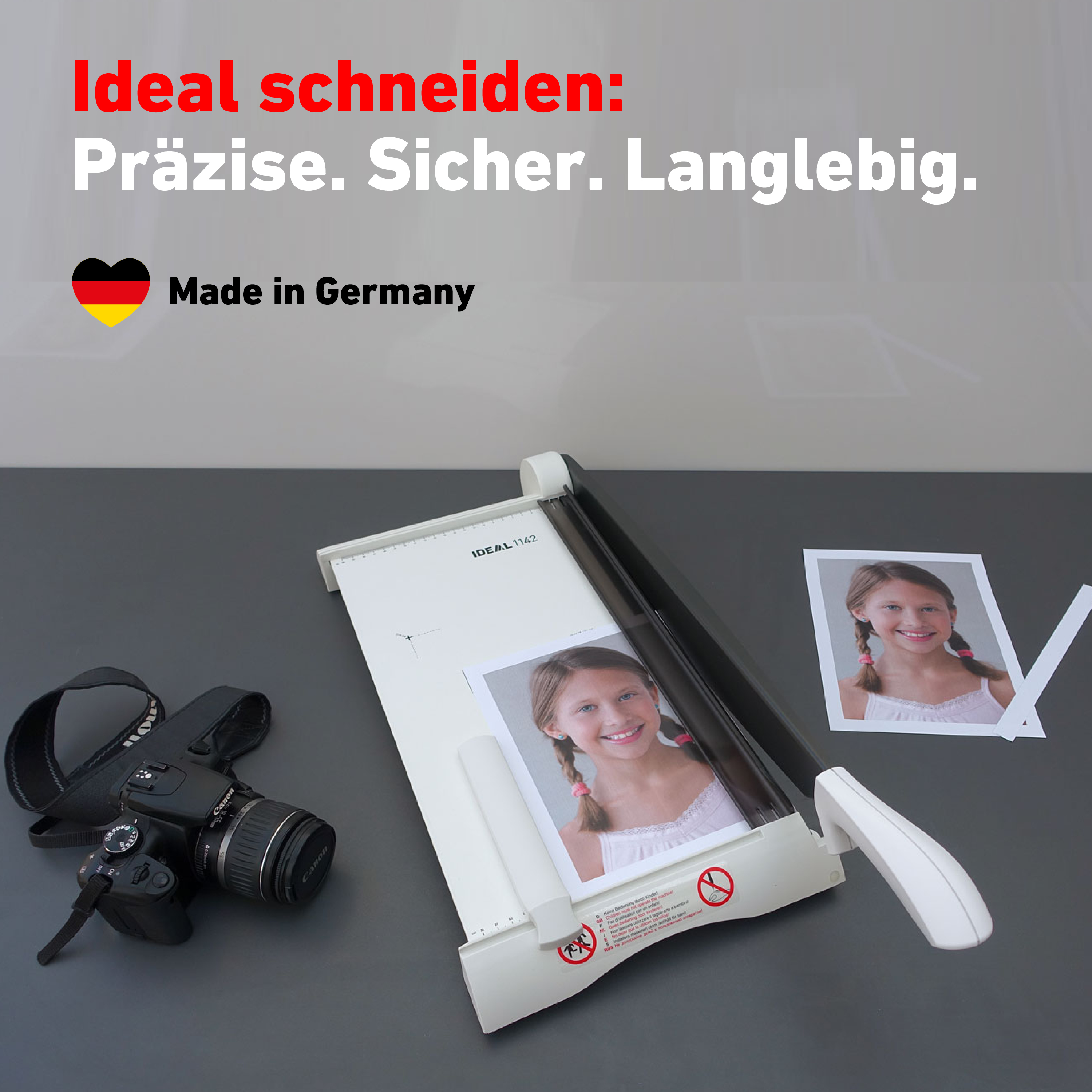 Papierschneider mit Kamera, Fotos und Text über präzises Schneiden.