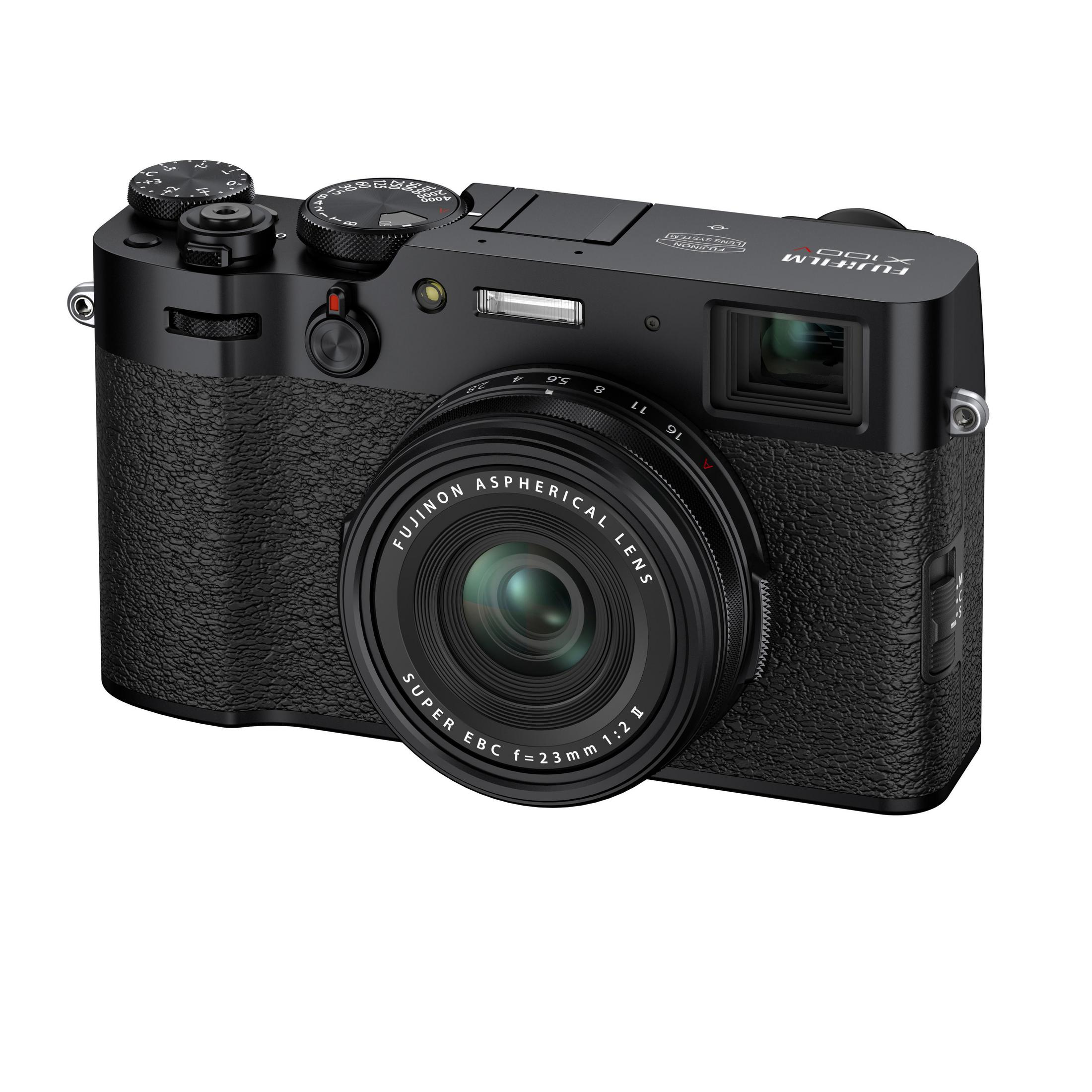 Schwarze Fujifilm Kamera, Objektiv vorne. Silberne Einstellräder, strukturierter Griff.