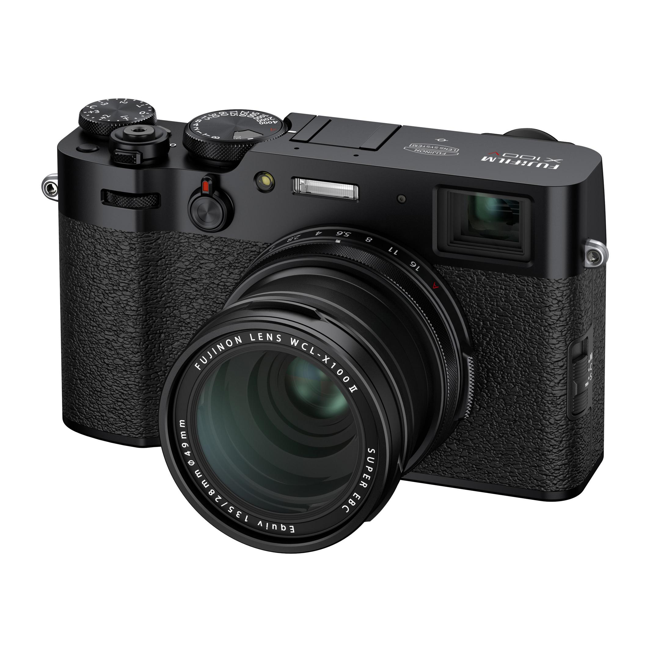 Schwarze Fujifilm X100V Kamera mit Objektiv, Einstellrädern und strukturierter Grifffläche.