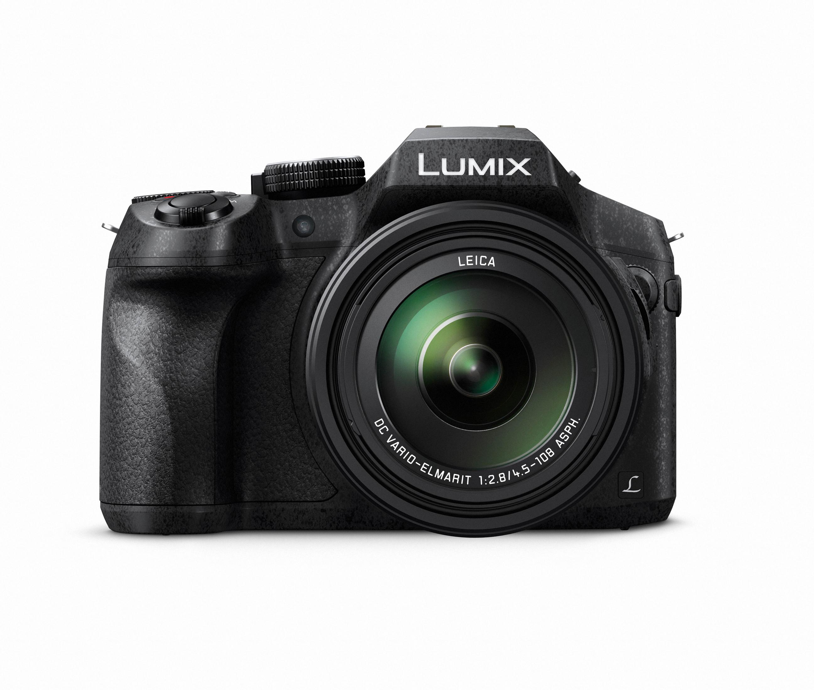 Schwarze Kamera mit Objektiv und den Namen 'LUMIX' und 'LEICA'.