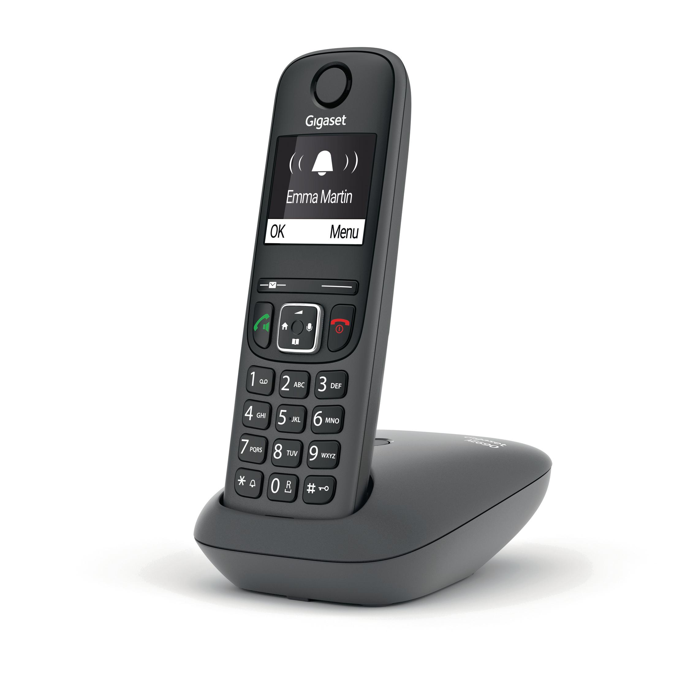 Un telefono cordless Gigaset nero su una base grigio scuro, lo schermo mostra un contatto.