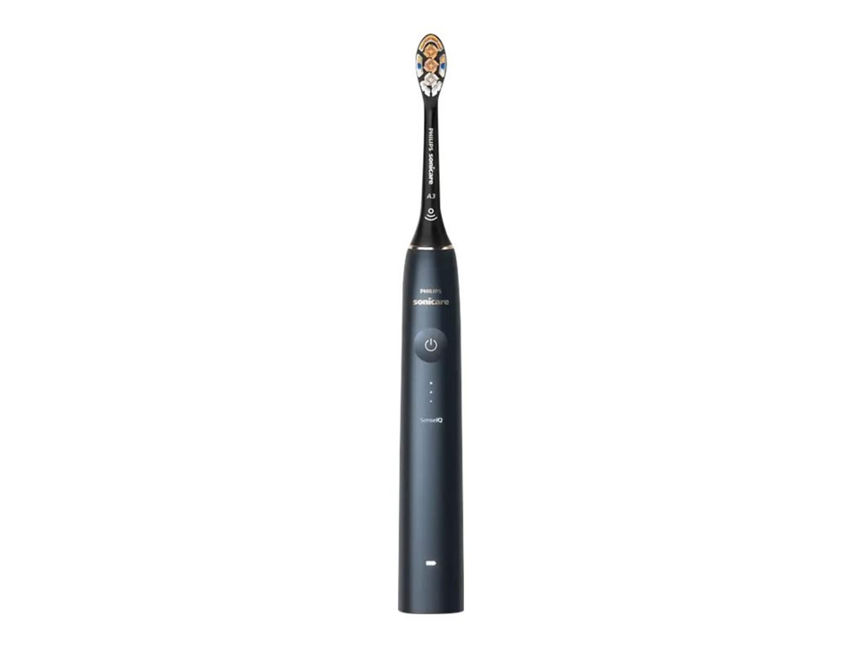 Spazzolino elettrico nero con pulsante argentato e logo Sonicare. Sfondo bianco.