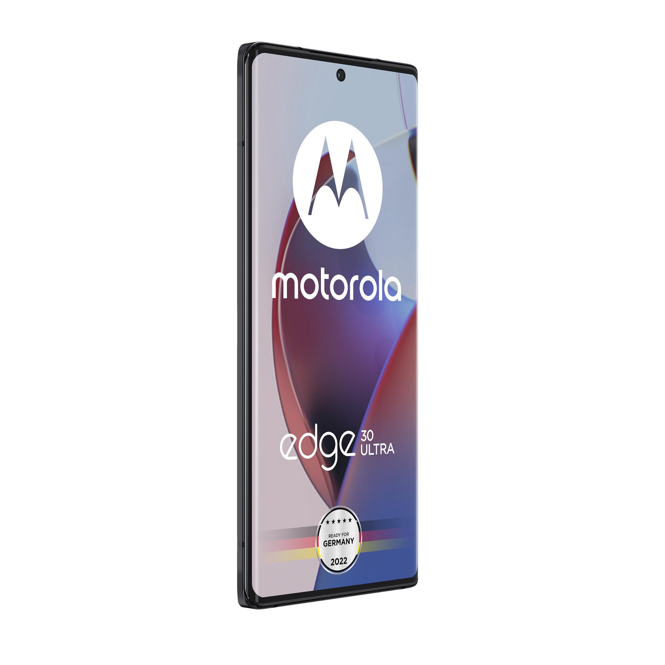 Ein Motorola Edge 30 Ultra Telefon, von der Seite gezeigt. Der Text lautet 'motorola edge 30 ultra'.