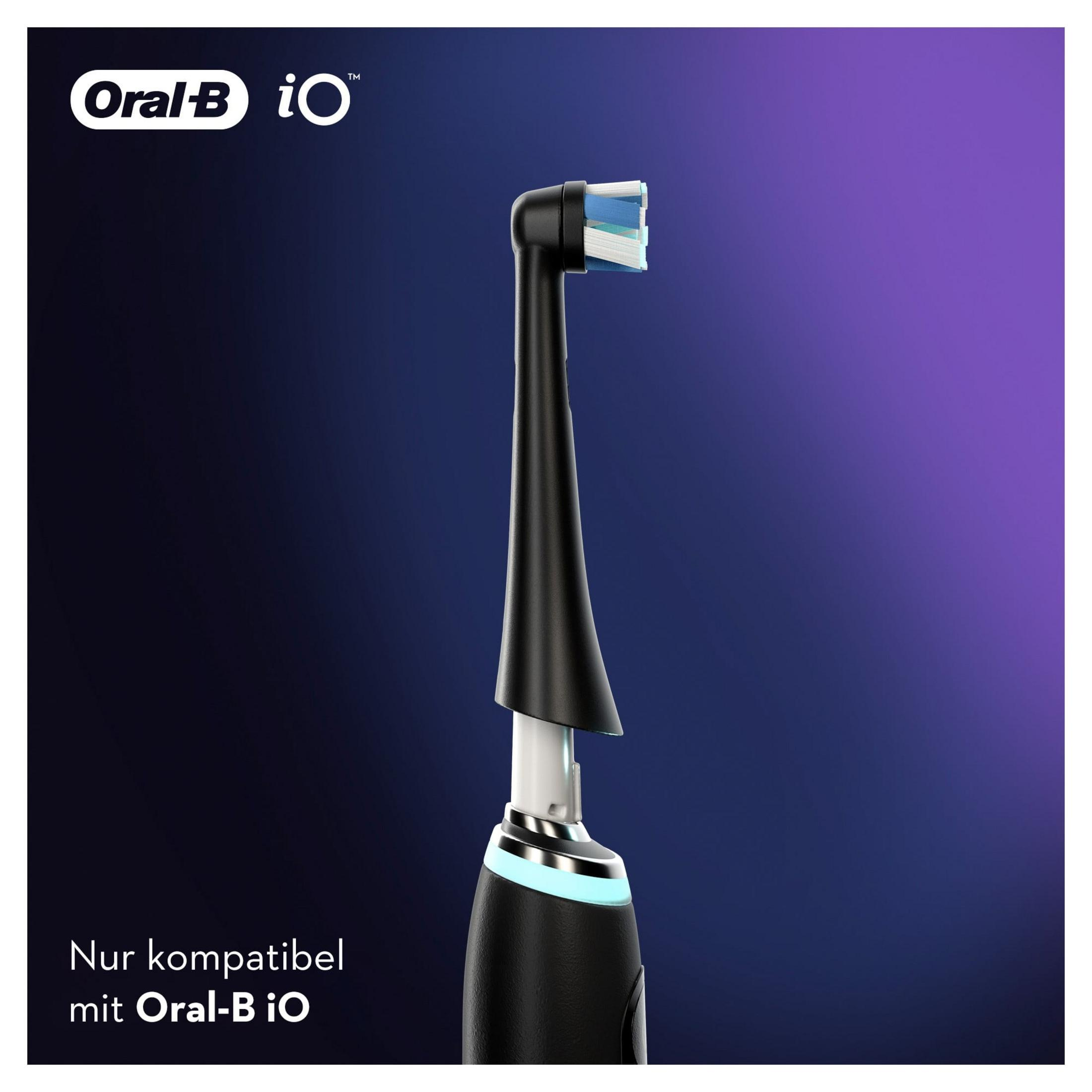 Eine elektrische Zahnbürste Oral-B iO mit schwarzem Griff und blau-weißem Bürstenkopf.
