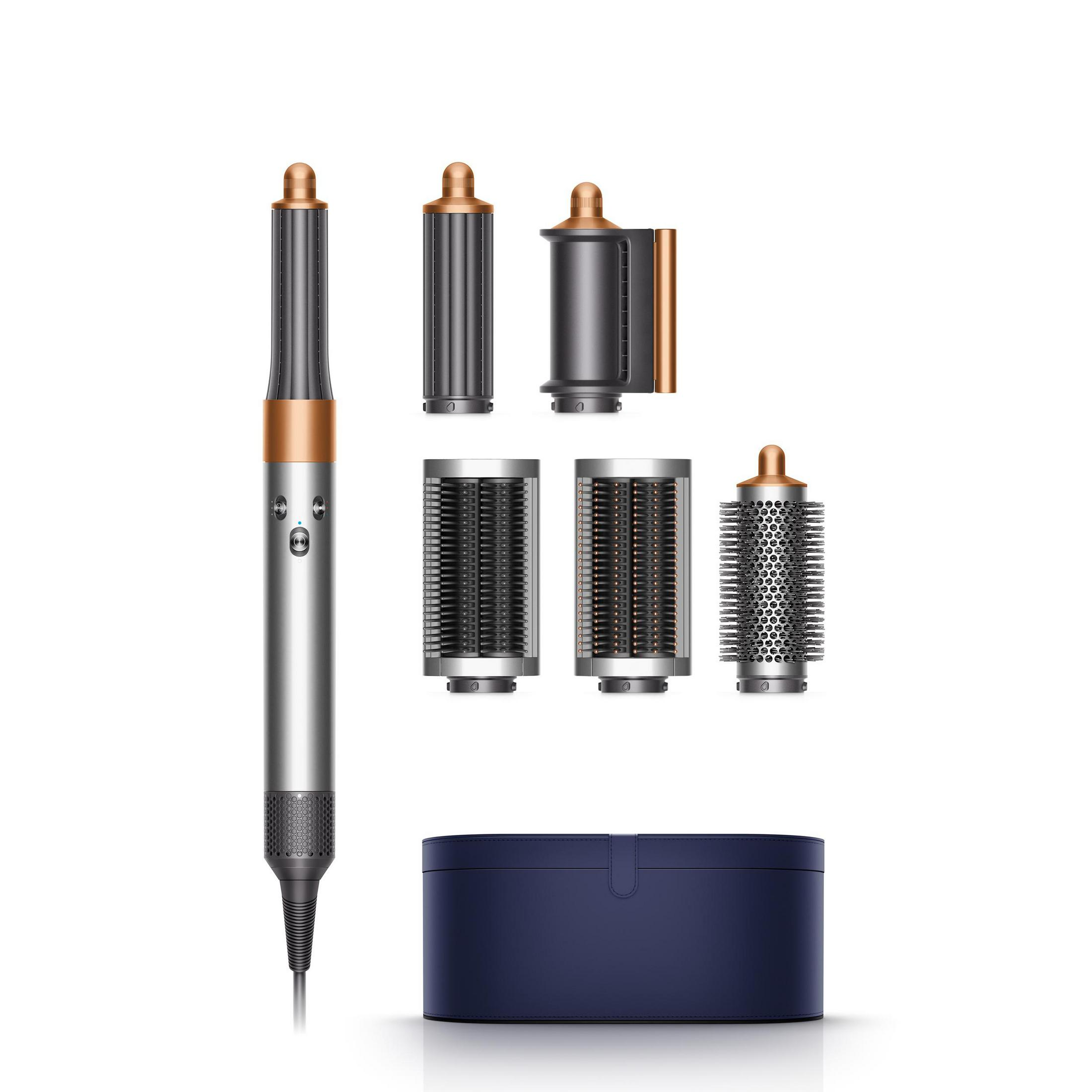 Dyson Haarstyling-Set mit silbernem und kupferfarbenem Griff, mehreren Aufsätzen und einem blauen Koffer.