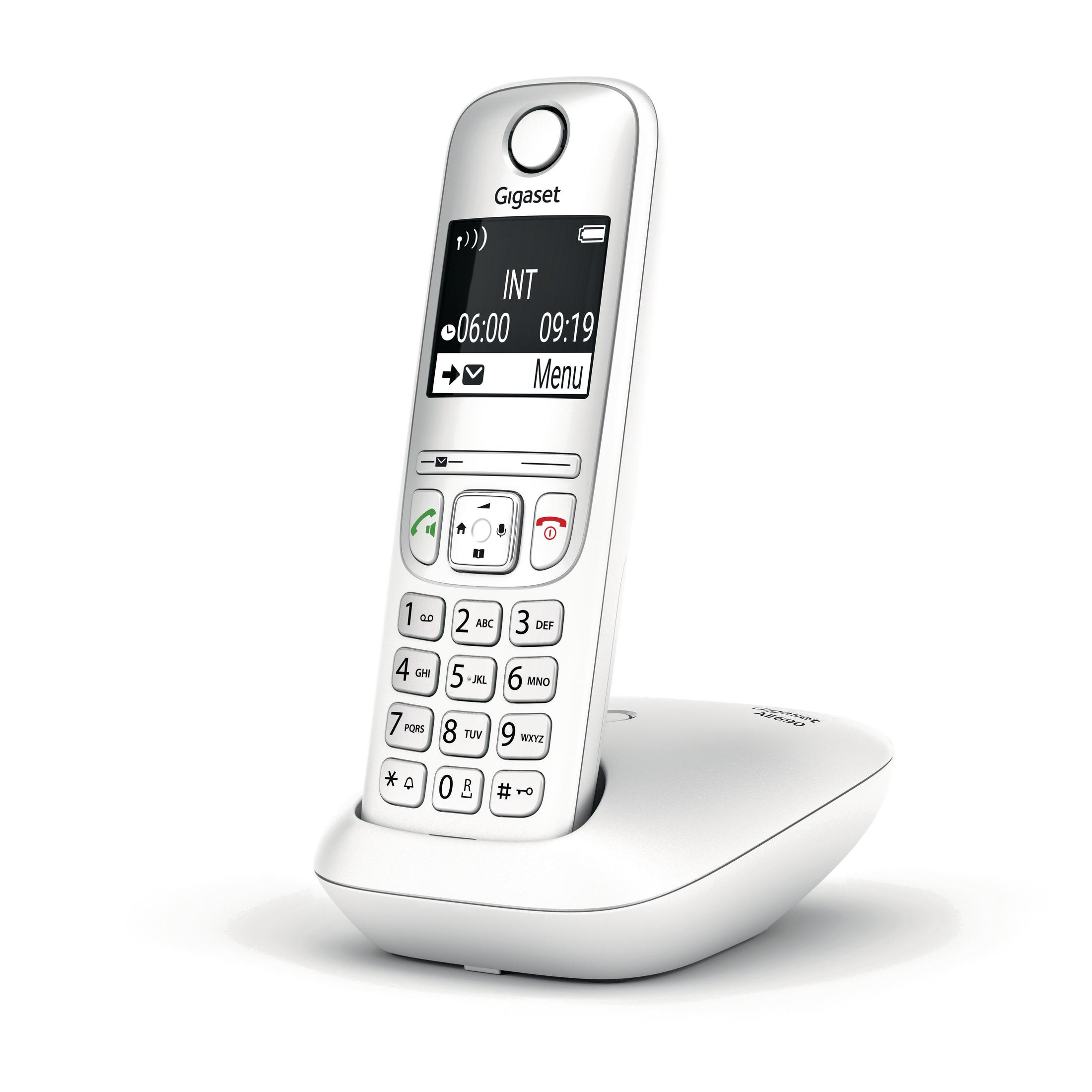 Teléfono inalámbrico Gigaset blanco en su base, mostrando hora y opciones de menú en la pantalla.