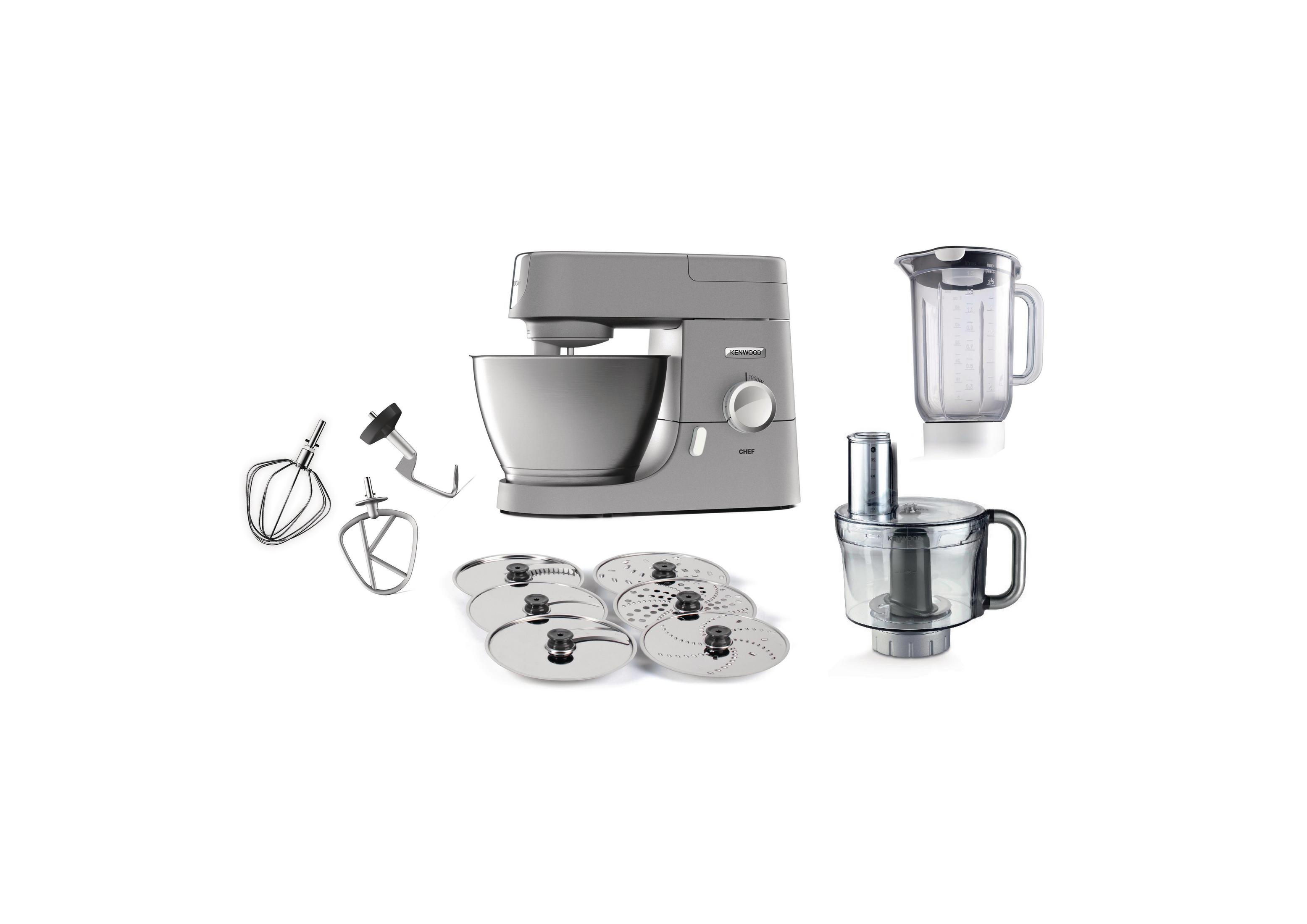 Ein grauer Küchenmixer mit verschiedenen Aufsätzen und Zubehör, isoliert auf weißem Hintergrund.