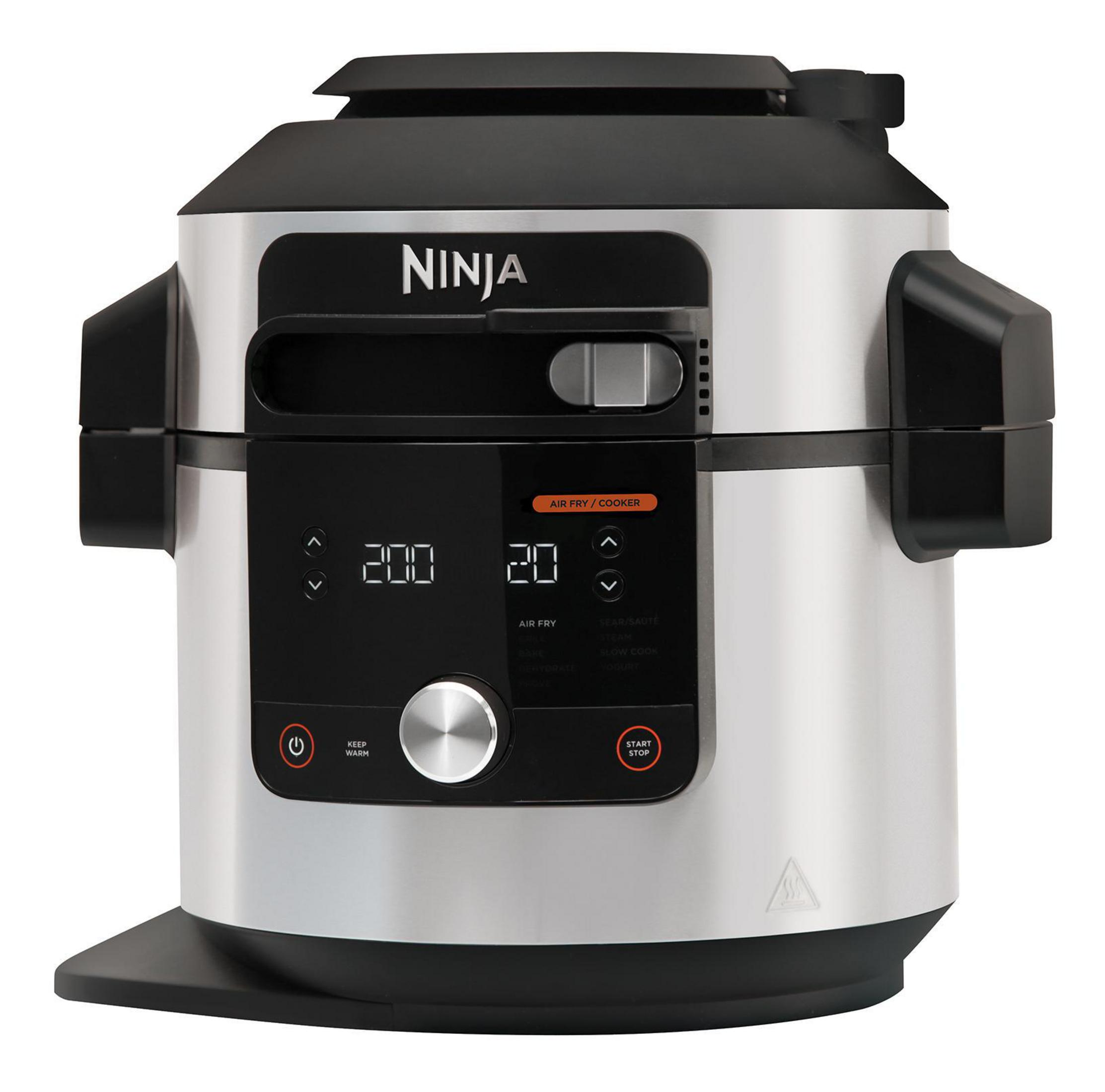 Ein Ninja Heißluftfritteuse/Kocher mit Digitalanzeige, Knöpfen und schwarzem und silbernem Design.
