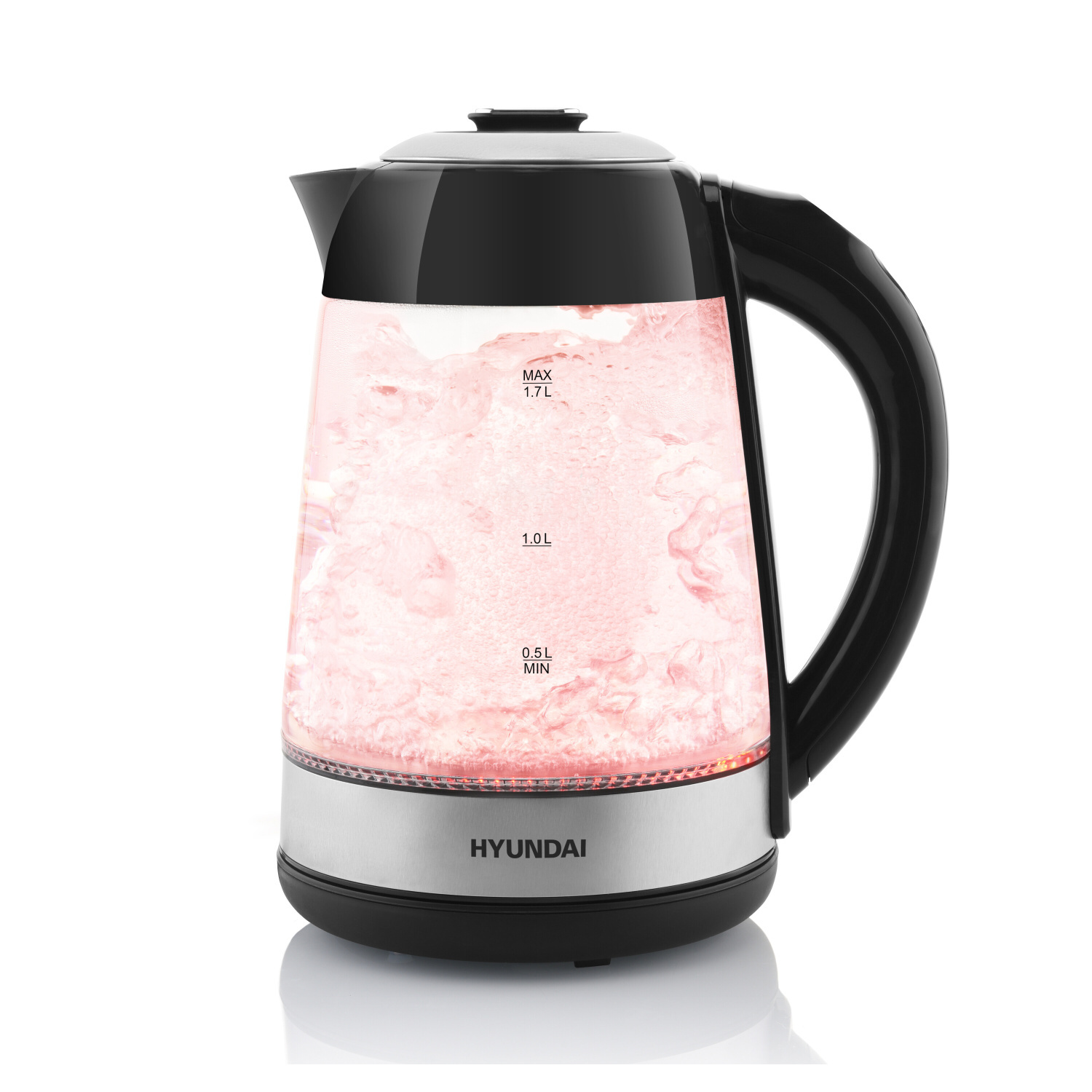 Un bollitore elettrico trasparente con acqua bollente. Ha un manico e un coperchio neri, con il logo Hyundai.