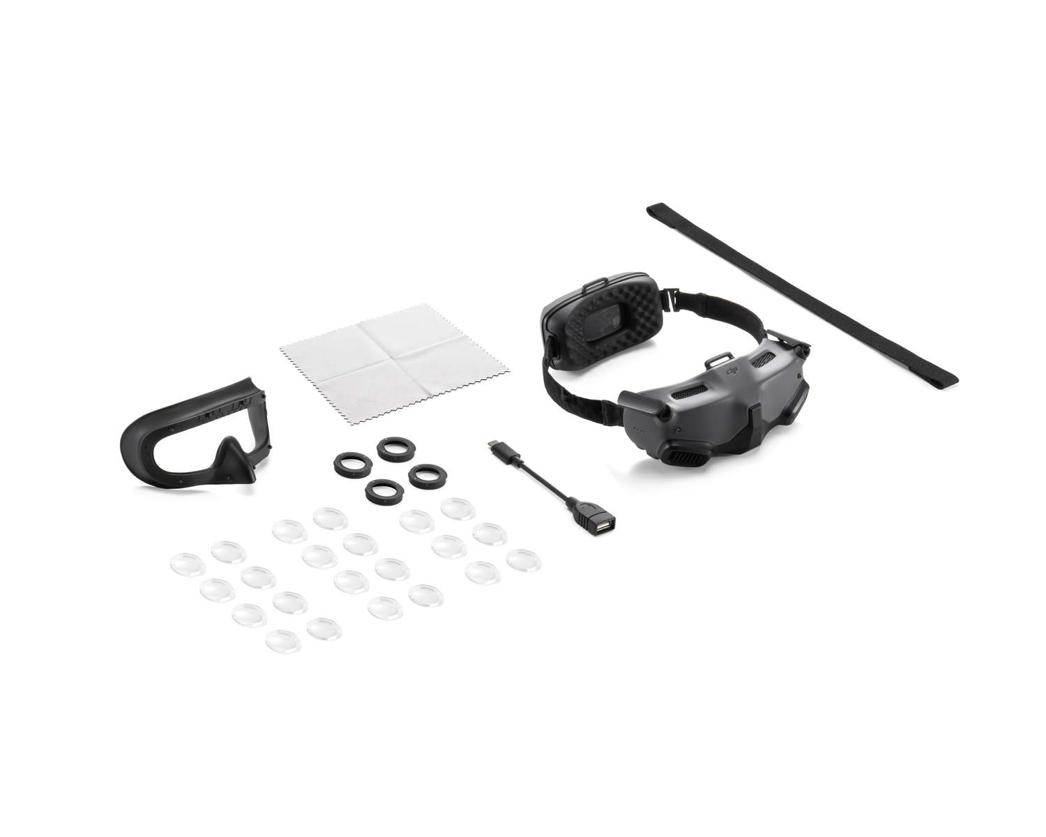 VR-Headset mit Komponenten: Linsen, Ladegerät und Reinigungstuch.
