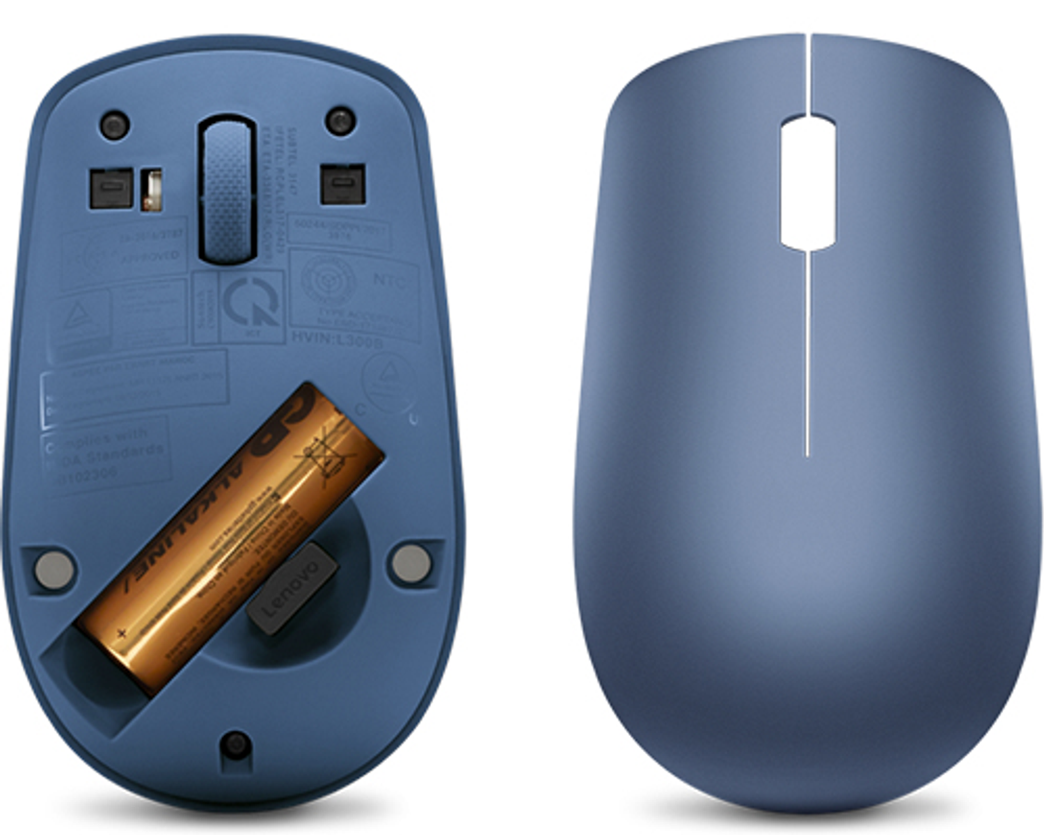 Een blauwe computermuis, met de onderkant open en het batterijcompartiment en een batterij zichtbaar.