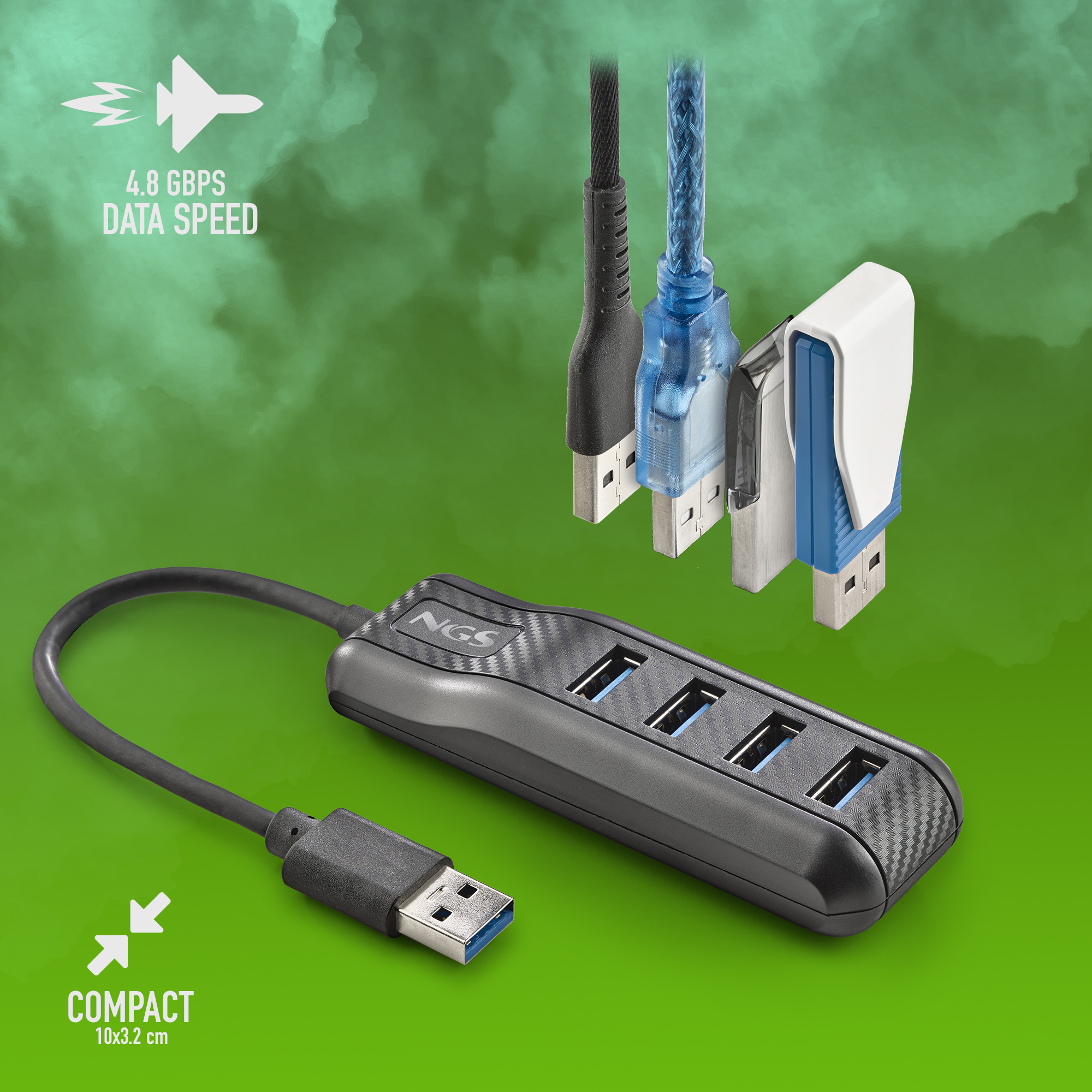 Concentrador USB con cuatro puertos, con cables, sobre fondo verde.