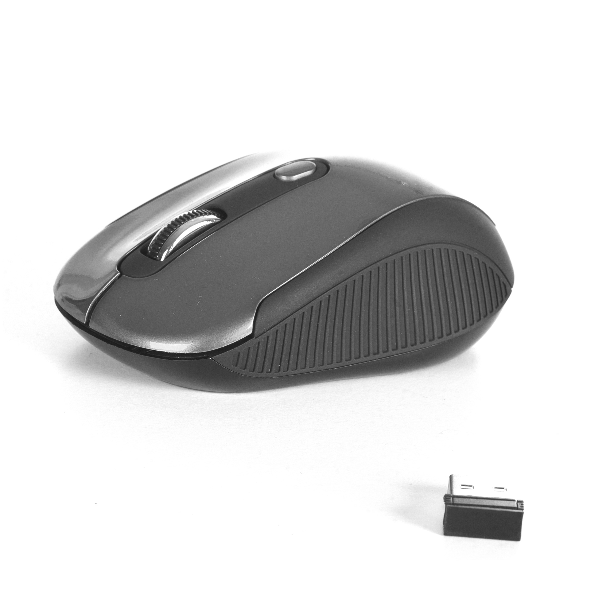 Zwarte en zilveren draadloze muis met scrollwiel en ontvanger.