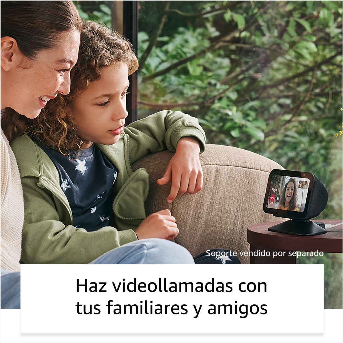 Rozmowa wideo z rodziną z użyciem inteligentnego wyświetlacza.