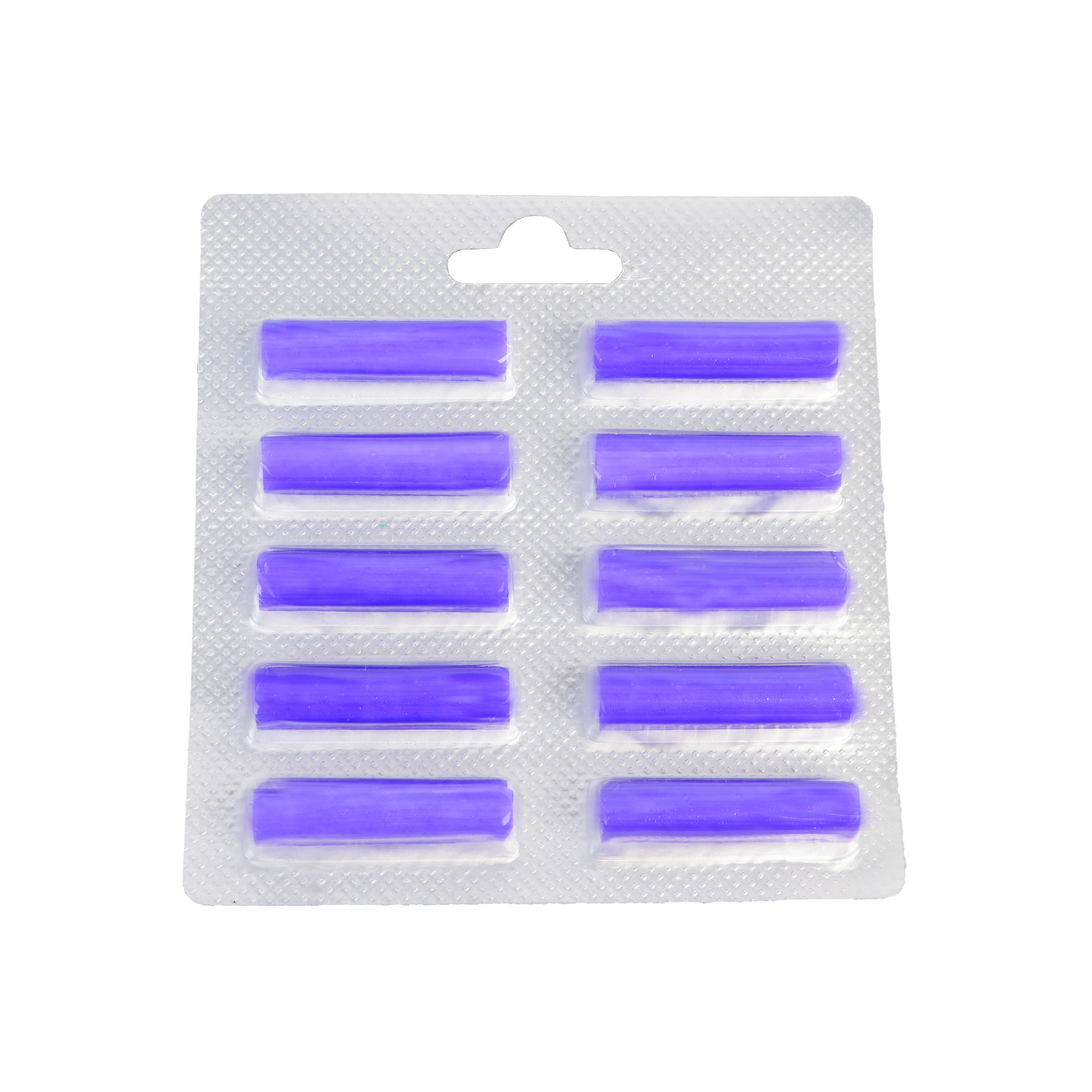 Eine Blisterpackung mit zehn lila Lufterfrischer-Stäbchen. Weißer Hintergrund.