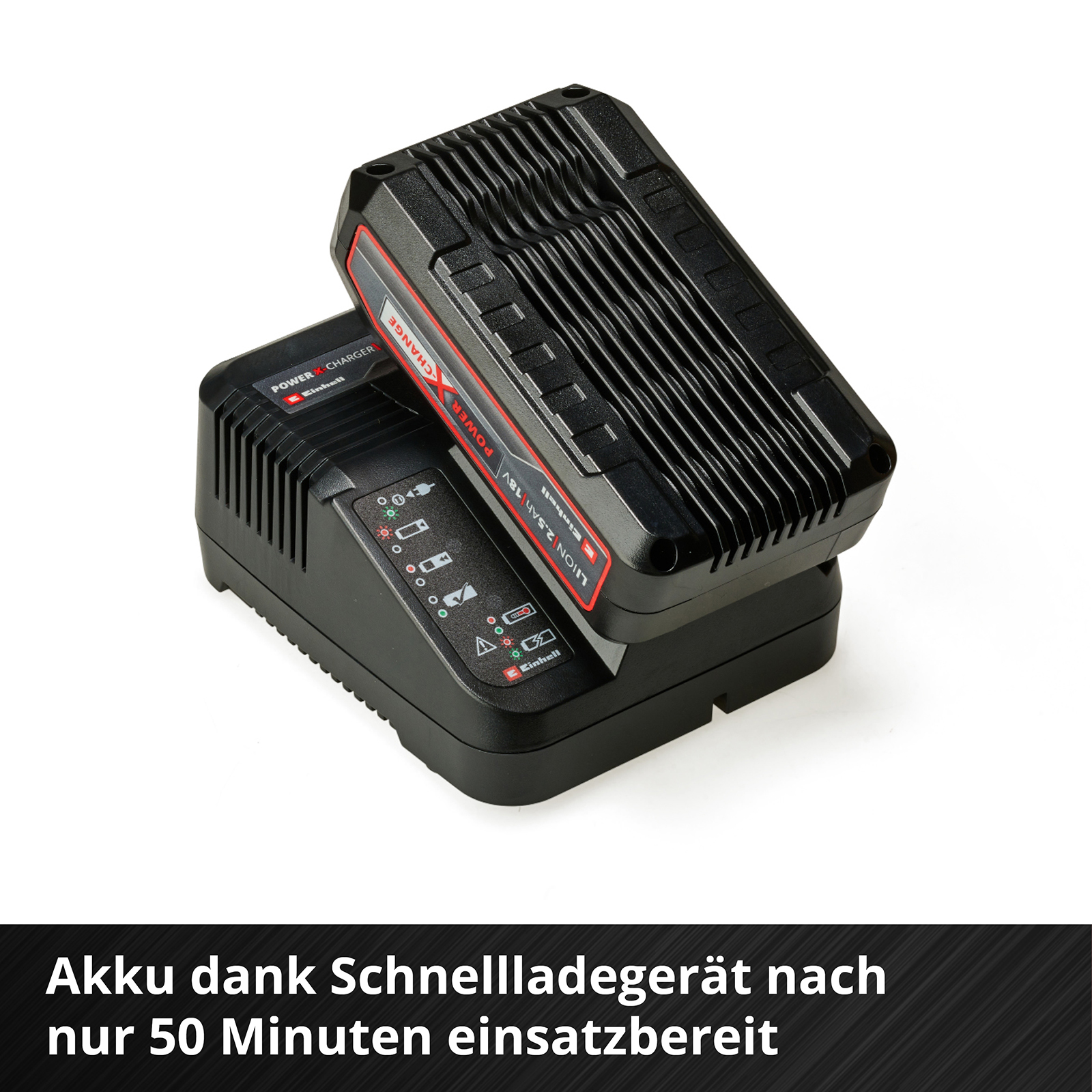 Zwei schwarze Batterieladegeräte. Eines liegt auf dem anderen. Text: 'Einsatzbereit in 50 Minuten'.