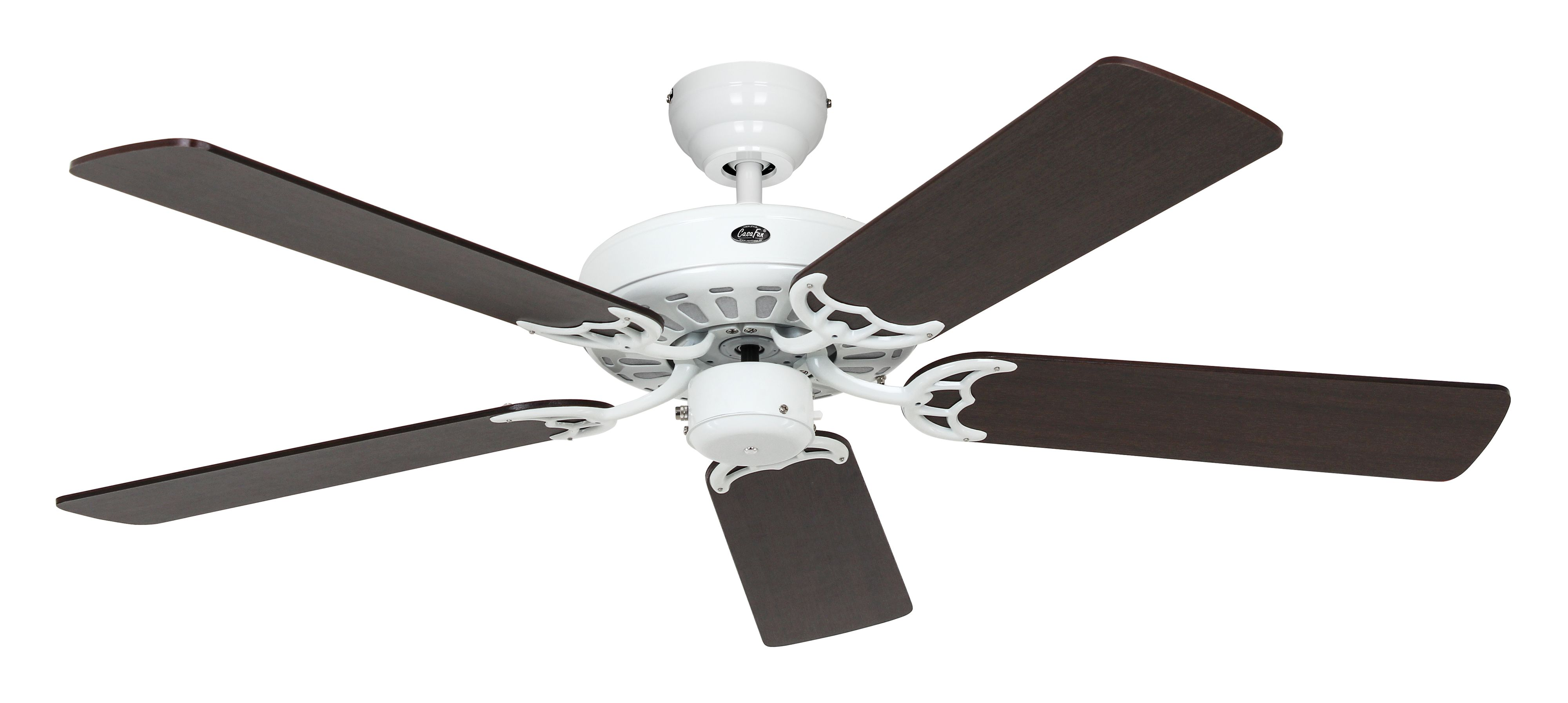 Weißer Deckenventilator mit fünf dunkelbraunen Flügeln, isoliert auf weißem Hintergrund.
