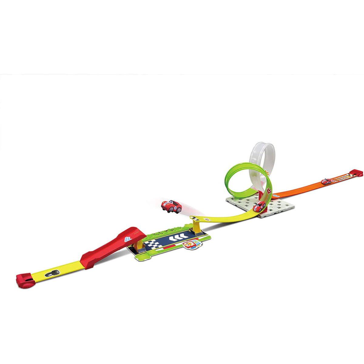Spielzeug-Rennstrecke mit zwei Autos. Mit Loop und Sprung. Weißer Hintergrund.