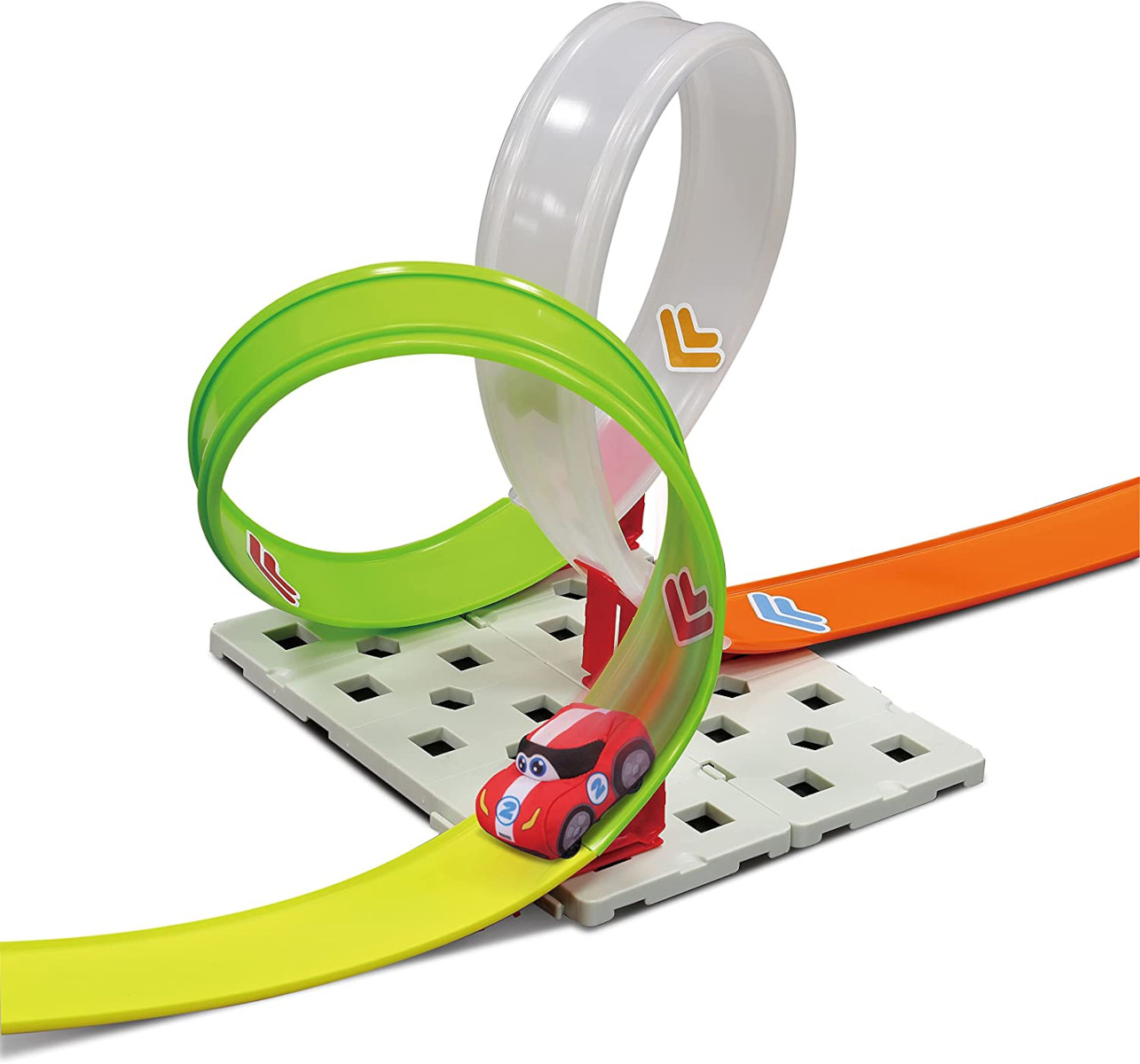 Spielzeugauto auf einer bunten Strecke mit Schleifen. Die Strecke ist grün, orange und weiß.