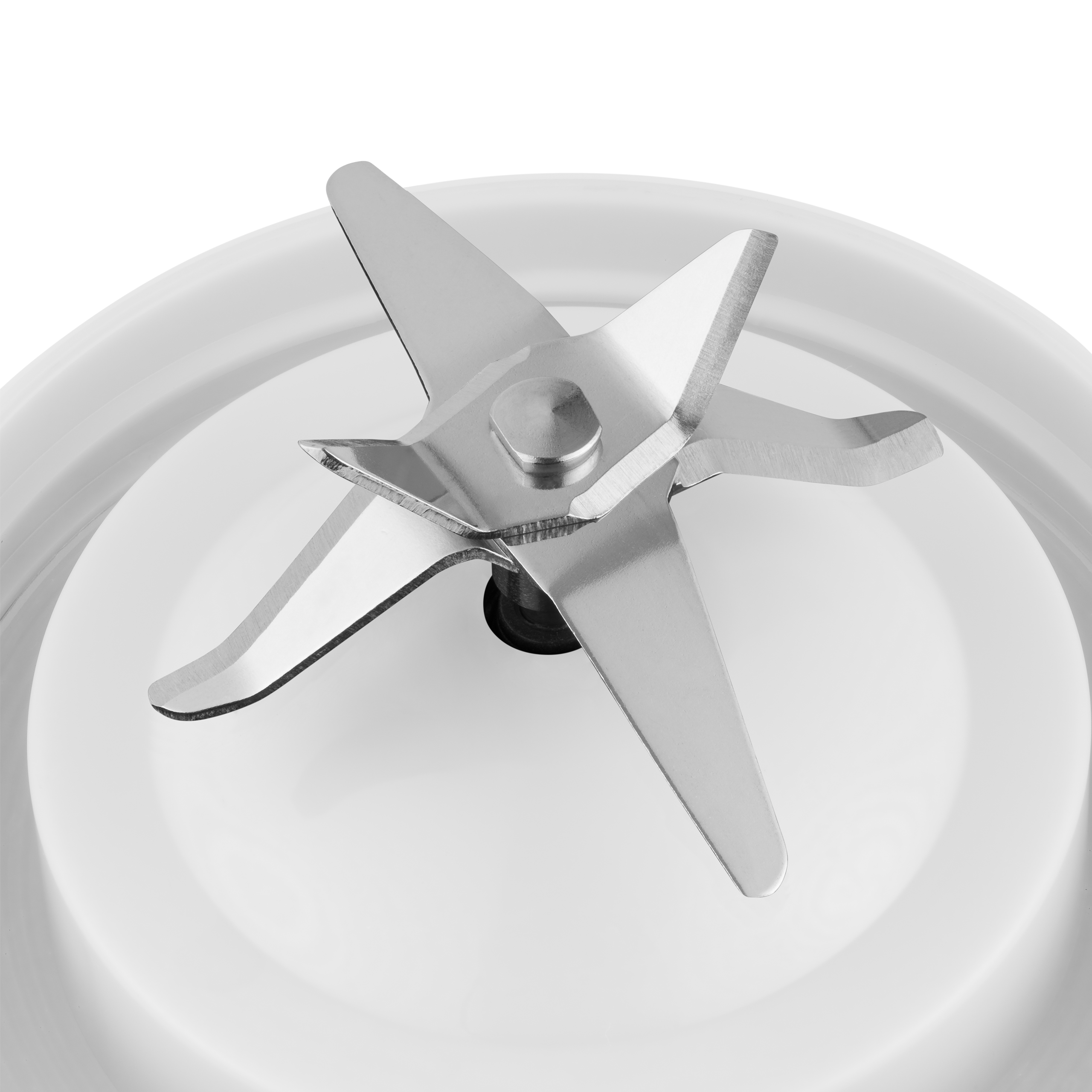 Zbliżenie zespołu ostrzy blendera. Pięć ostrzy ze stali nierdzewnej na białej podstawie.