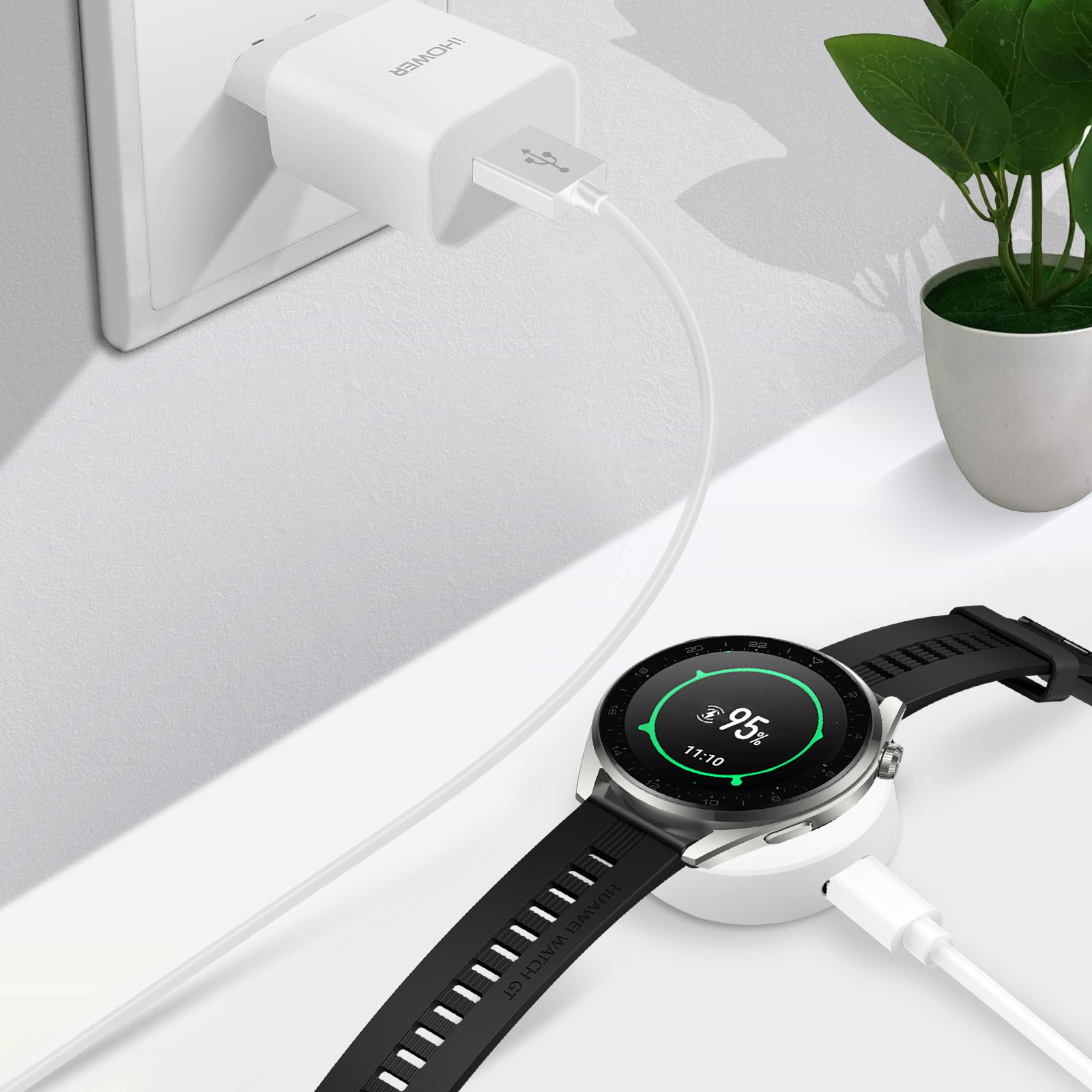 Ein weißes Ladegerät ist an der Wand angeschlossen und lädt eine Smartwatch auf.