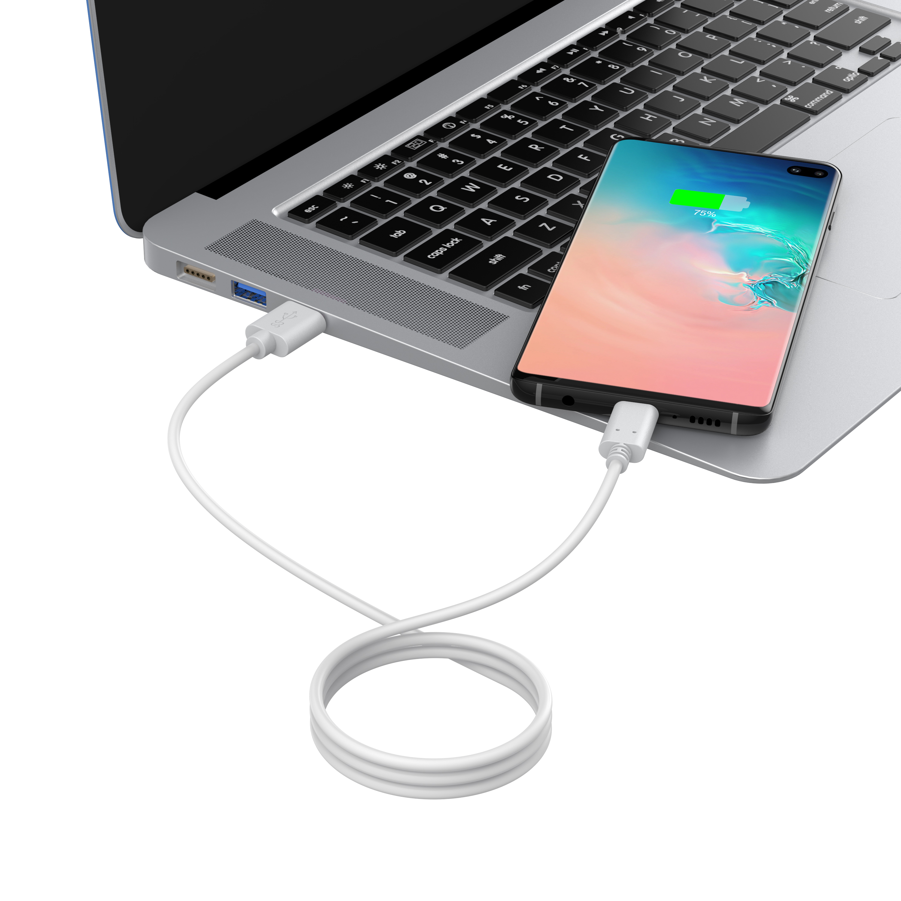Laptop mit Telefon, das über ein weißes Kabel geladen wird. Telefon zeigt 75% Ladung.