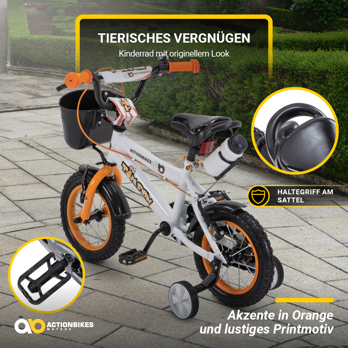 Weiß-oranges Kinderfahrrad mit schwarzem Korb, Stützrädern und orangefarbenen Akzenten auf einer Straße.