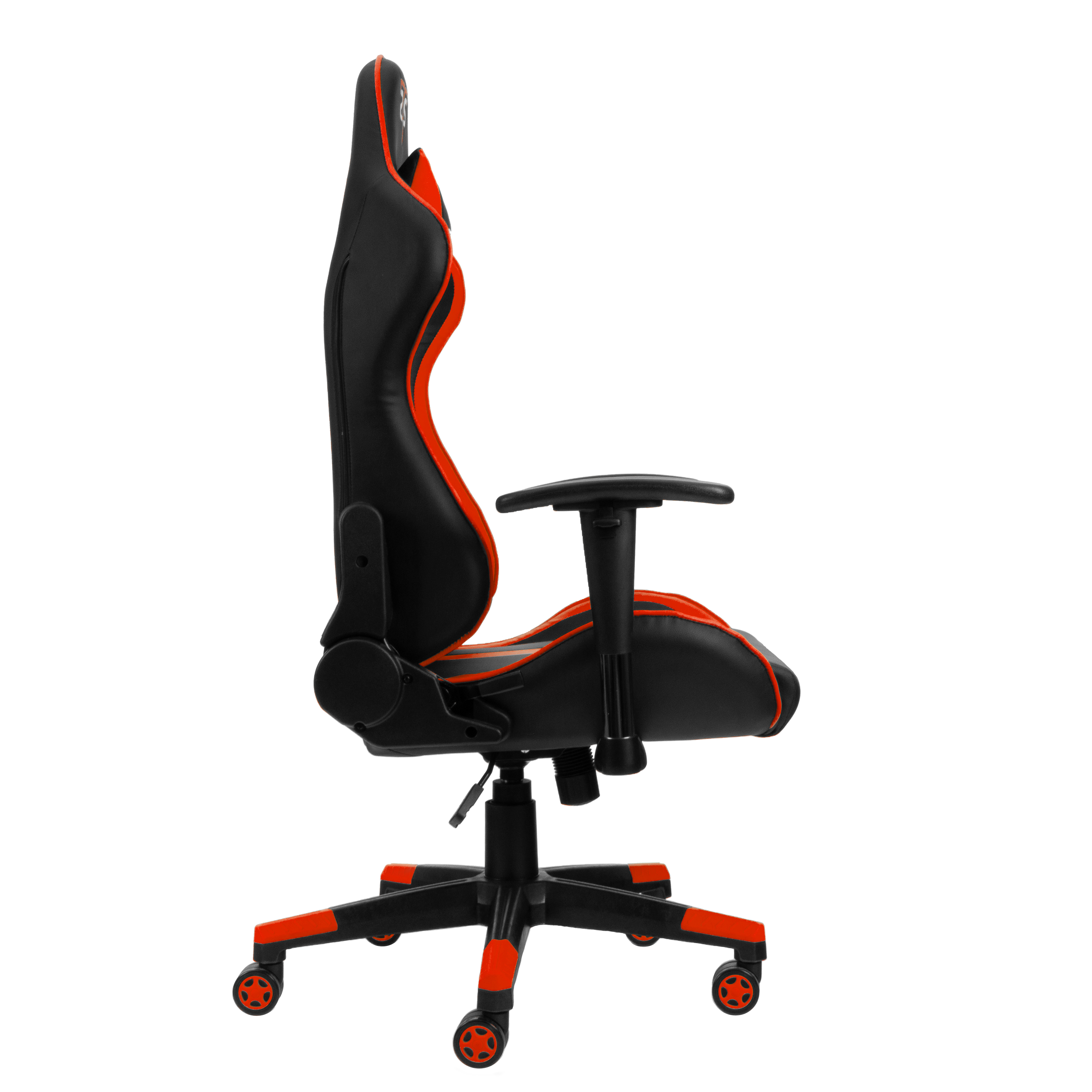 Gaming-Stuhl, schwarz mit orangefarbenen Akzenten, Seitenansicht. Orangefarbene Räder und Basis.