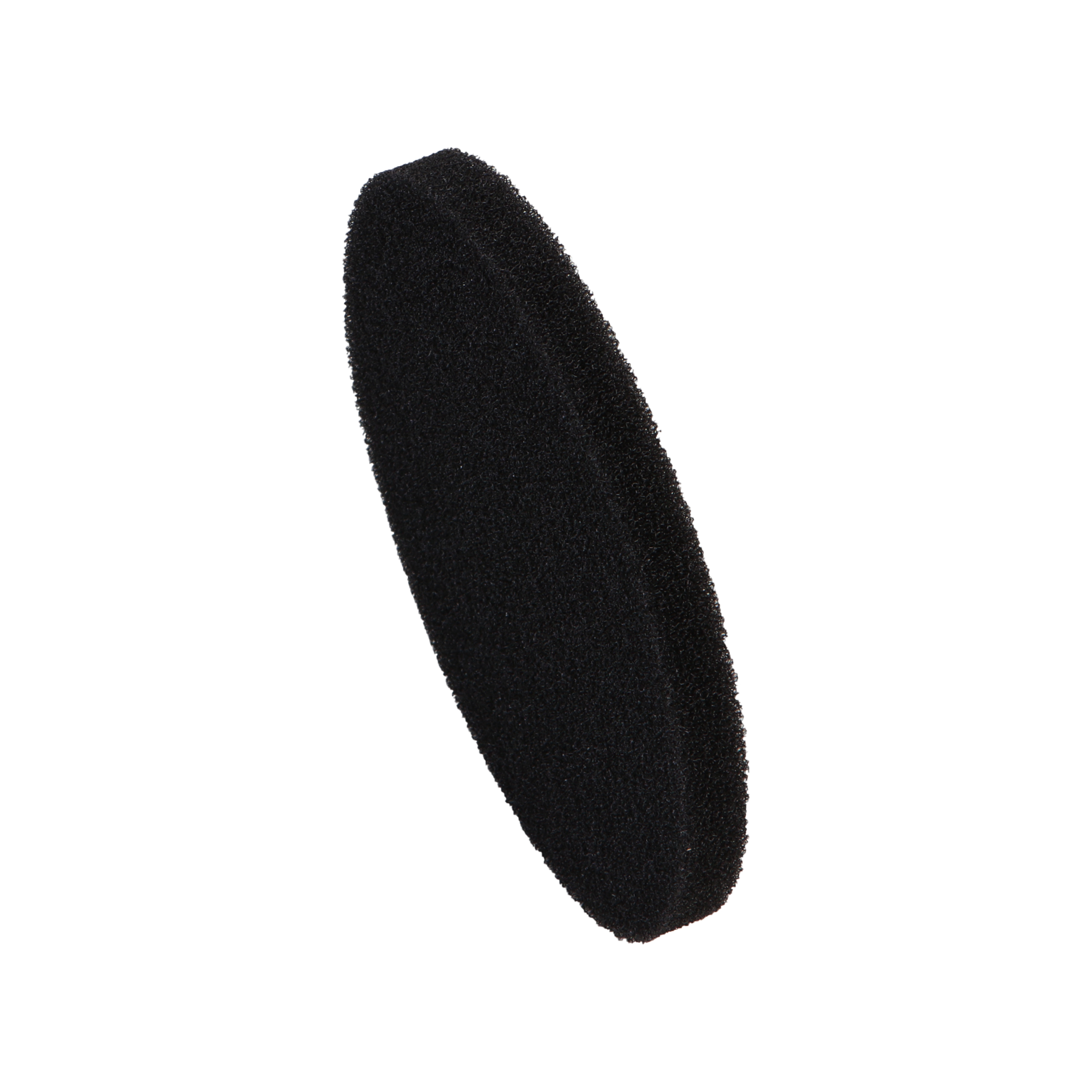 Ein schwarzes Schaumstoff-Ohrpolster, oval geformt, isoliert auf weißem Grund.