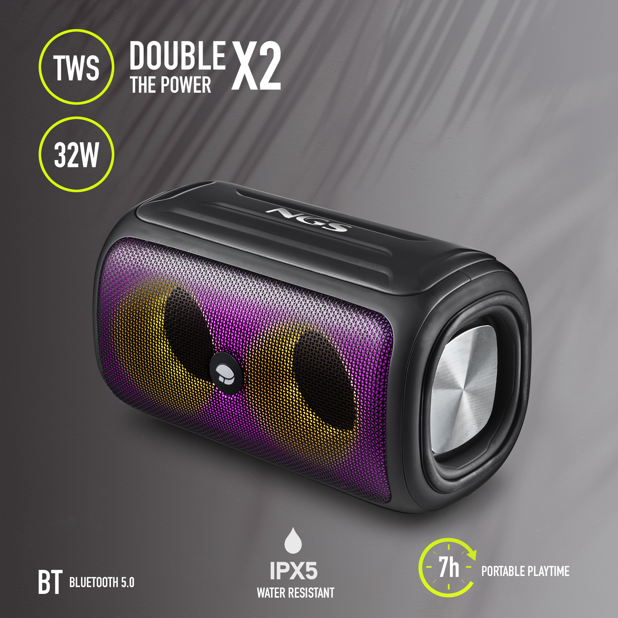 Haut-parleur noir avec des lumières violettes et oranges. Le texte dit : TWS, Double la puissance, 32W, BT 5.0, IPX5.
