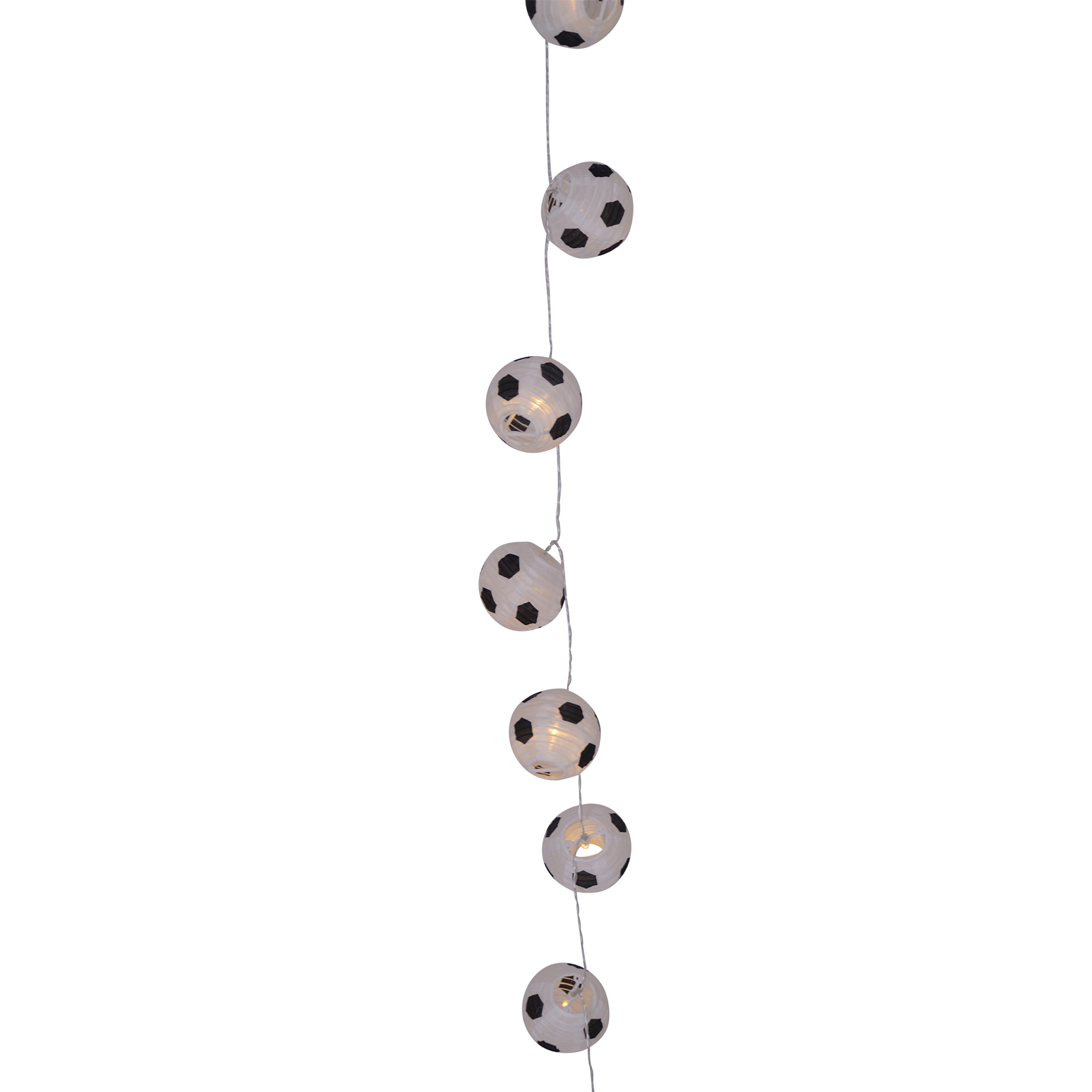Lichterkette mit fußballförmigen Lichtern. Die Lichter sind weiß mit schwarzen Markierungen.