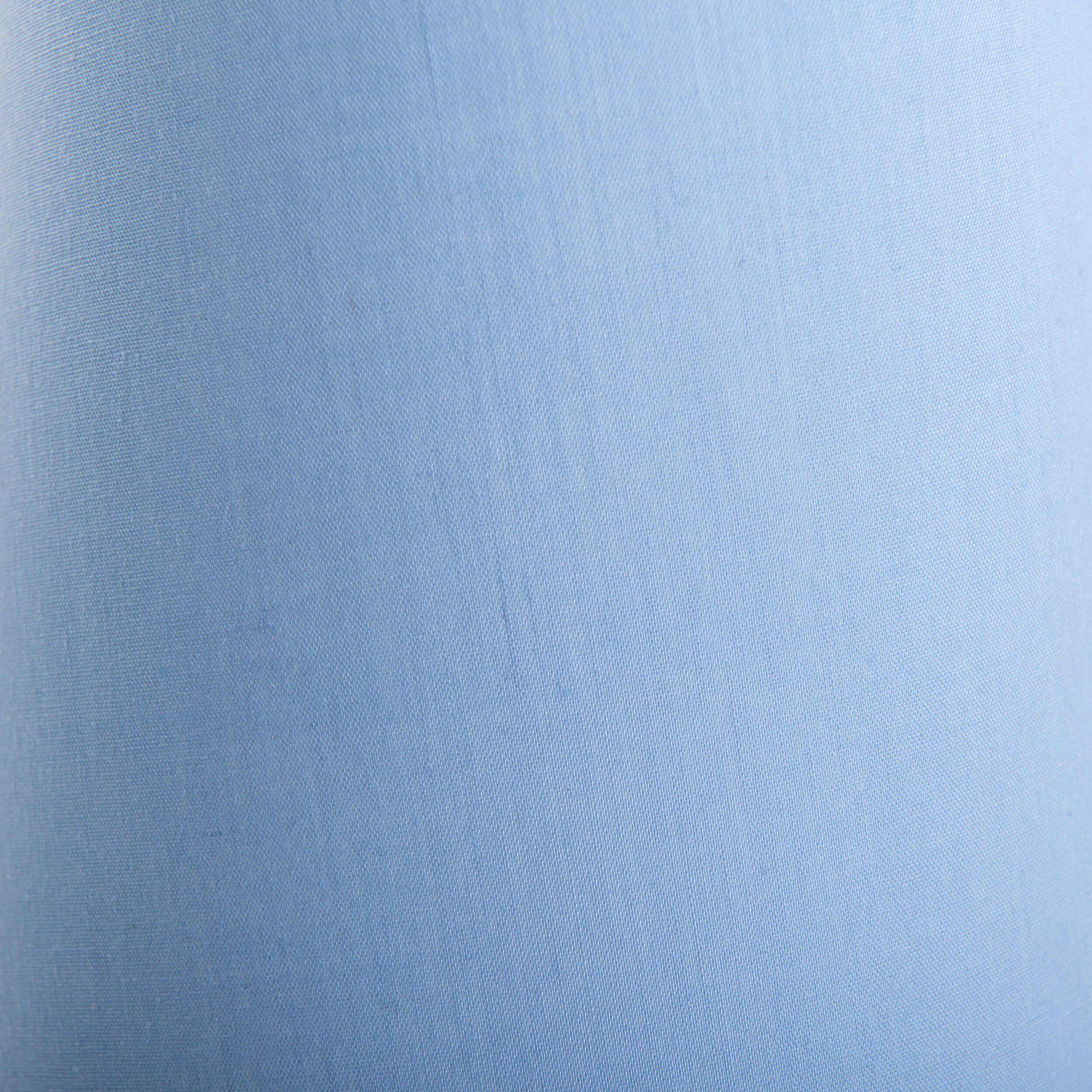 Einfarbiger hellblauer Hintergrund, glatte Textur, Nahaufnahme.